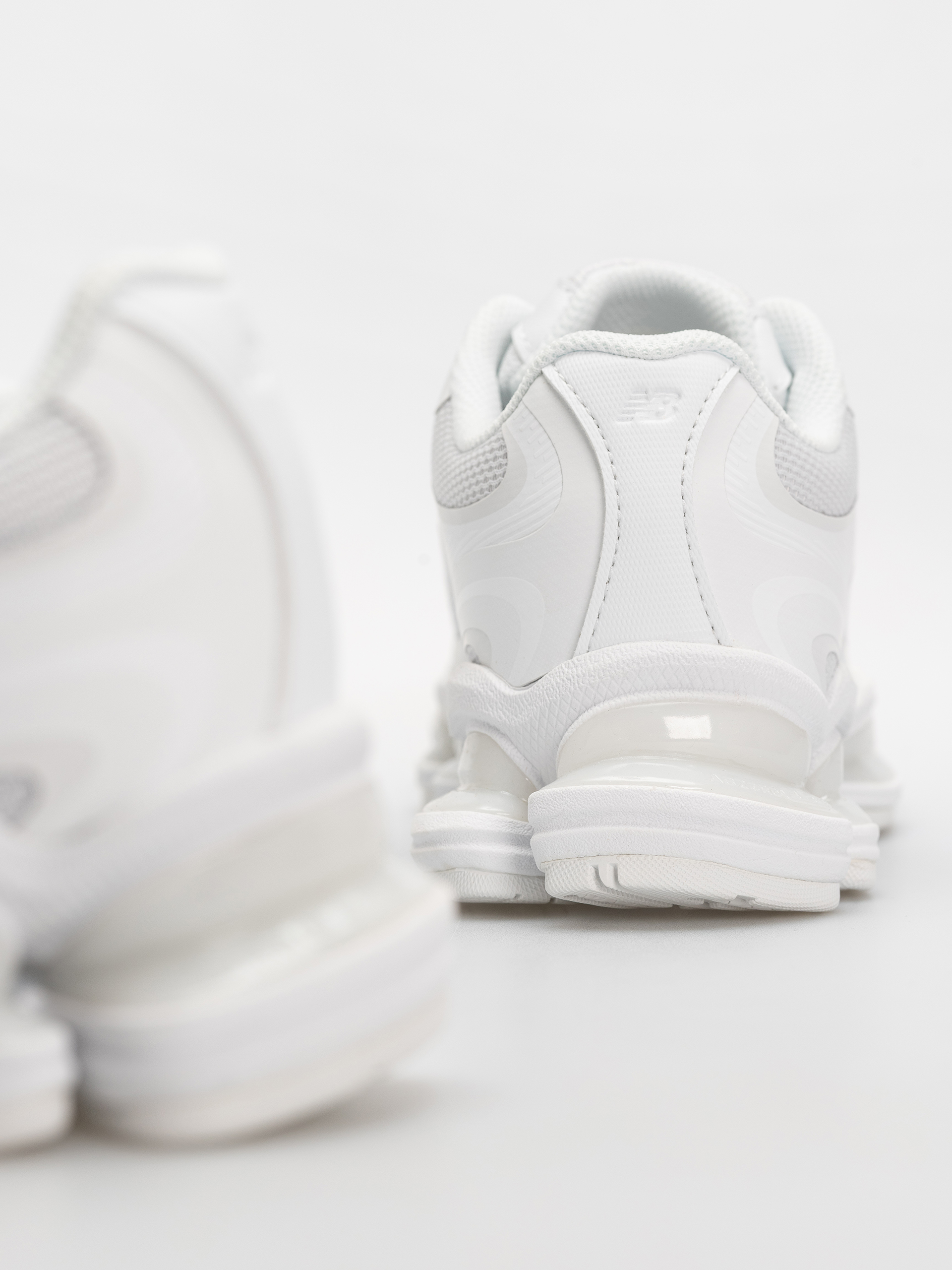 Pantofi New Balance 2000 (white/white/black)