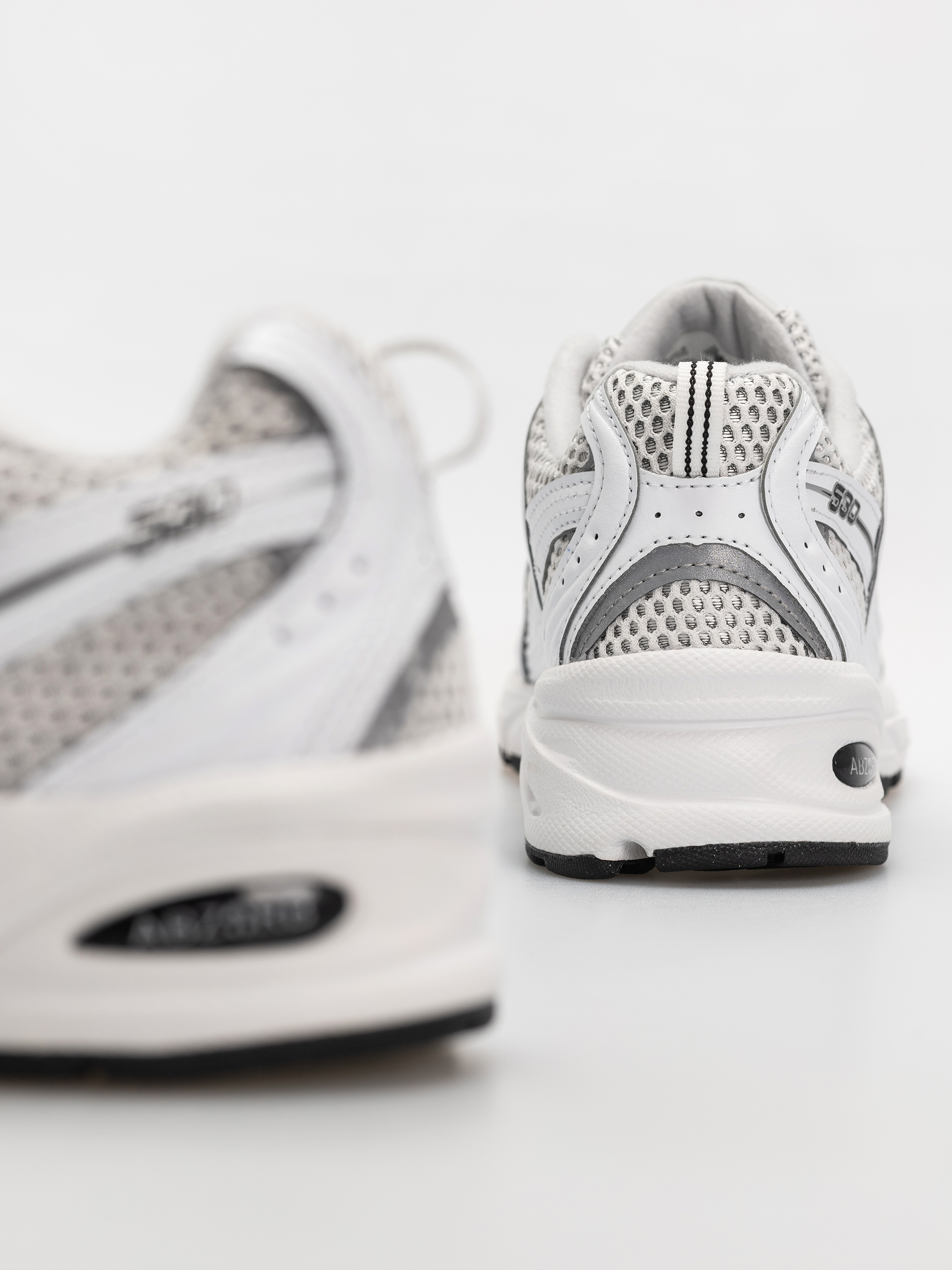 Pantofi New Balance 530 (white/silver metallic/black)