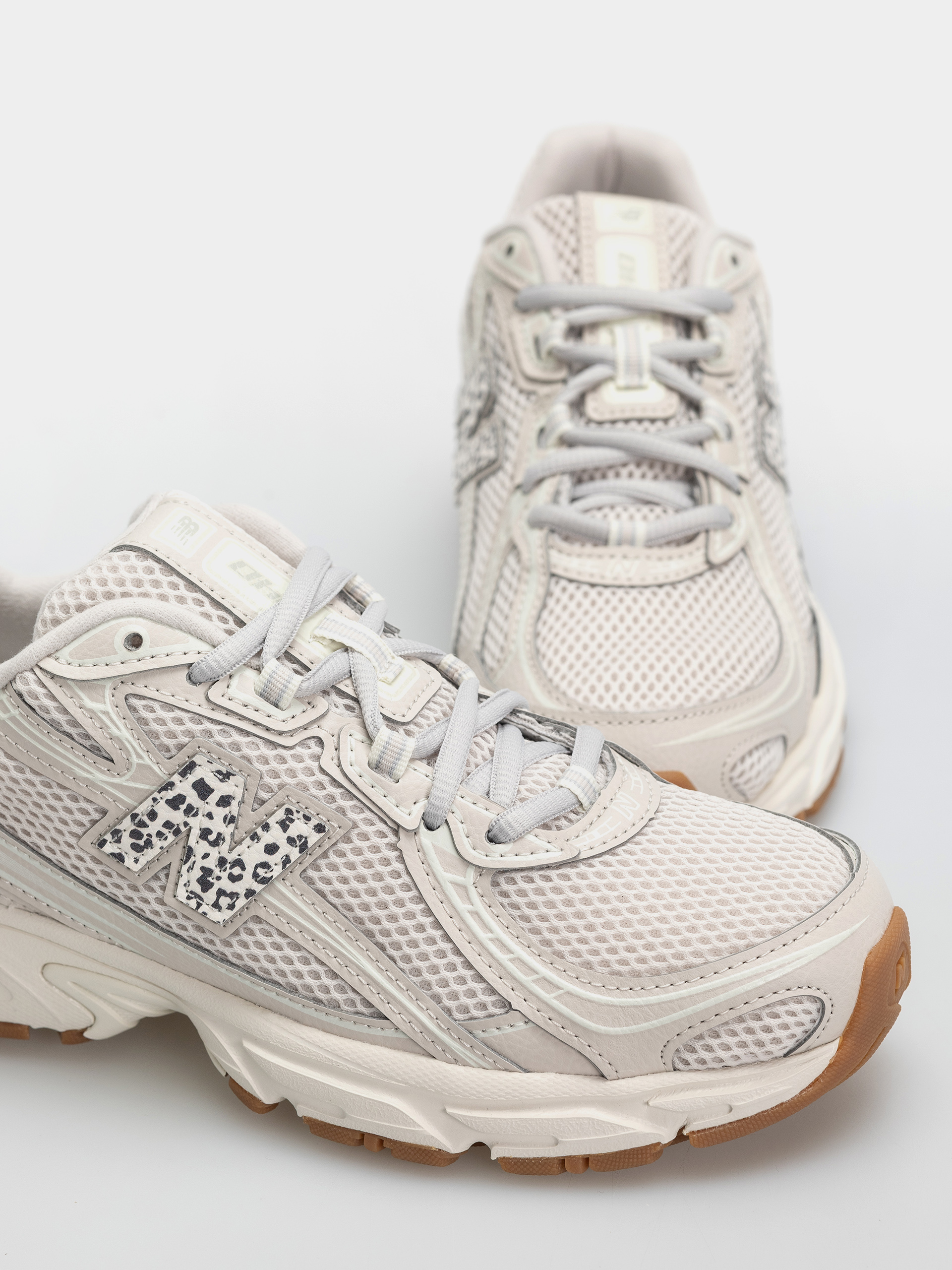 Pantofi New Balance 740 (moonbeam/sea salt)