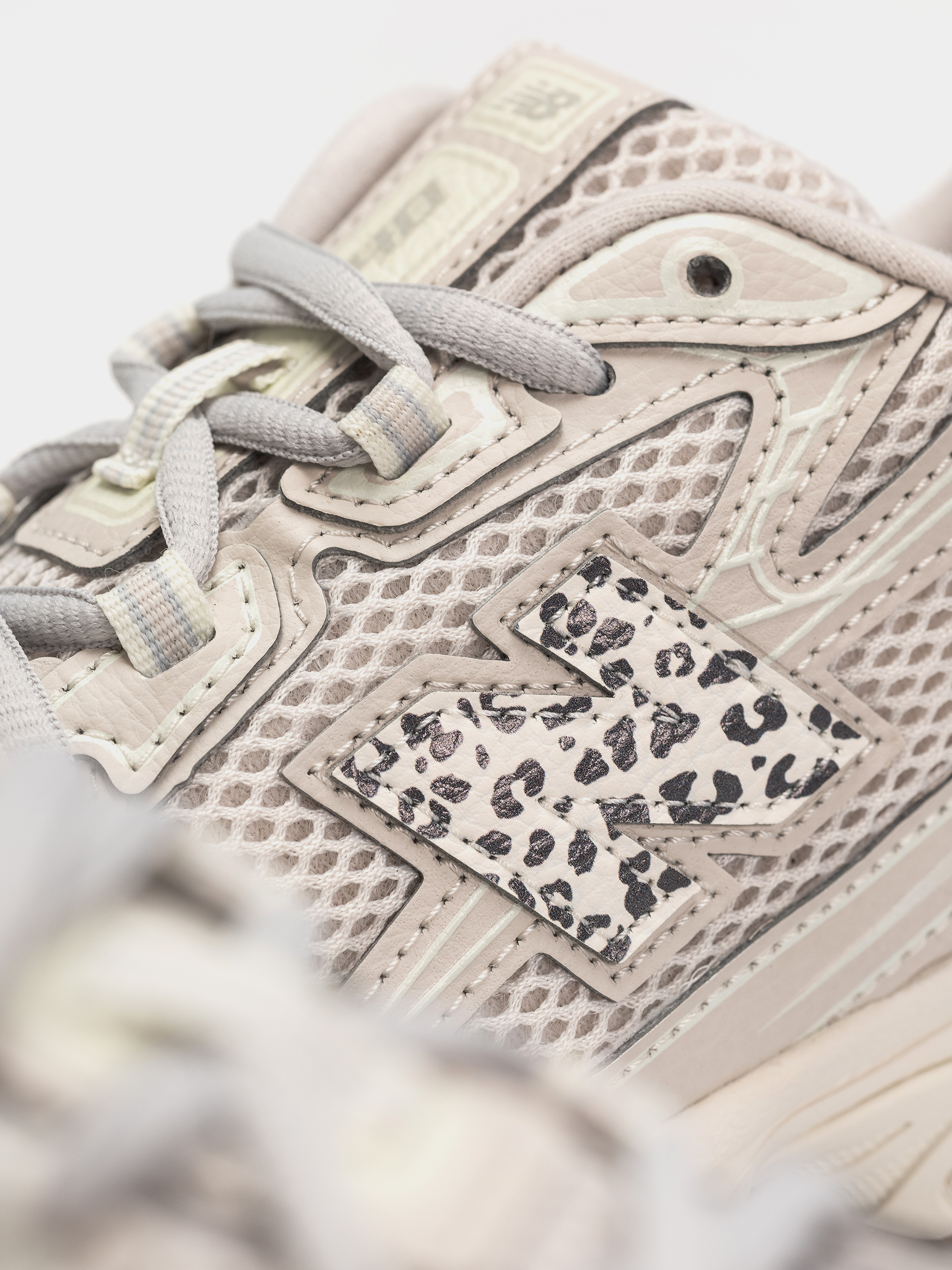Pantofi New Balance 740 (moonbeam/sea salt)