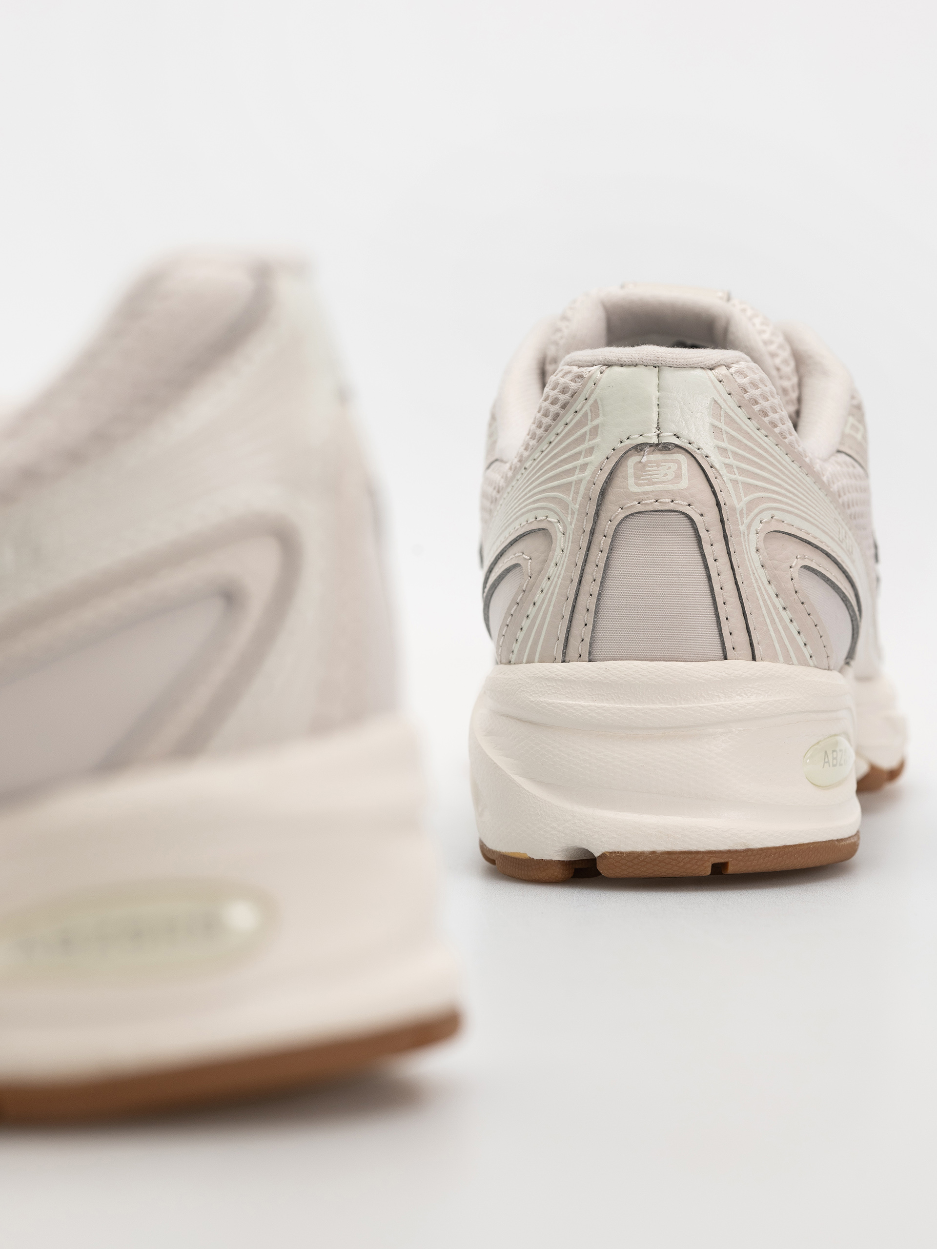 Pantofi New Balance 740 (moonbeam/sea salt)