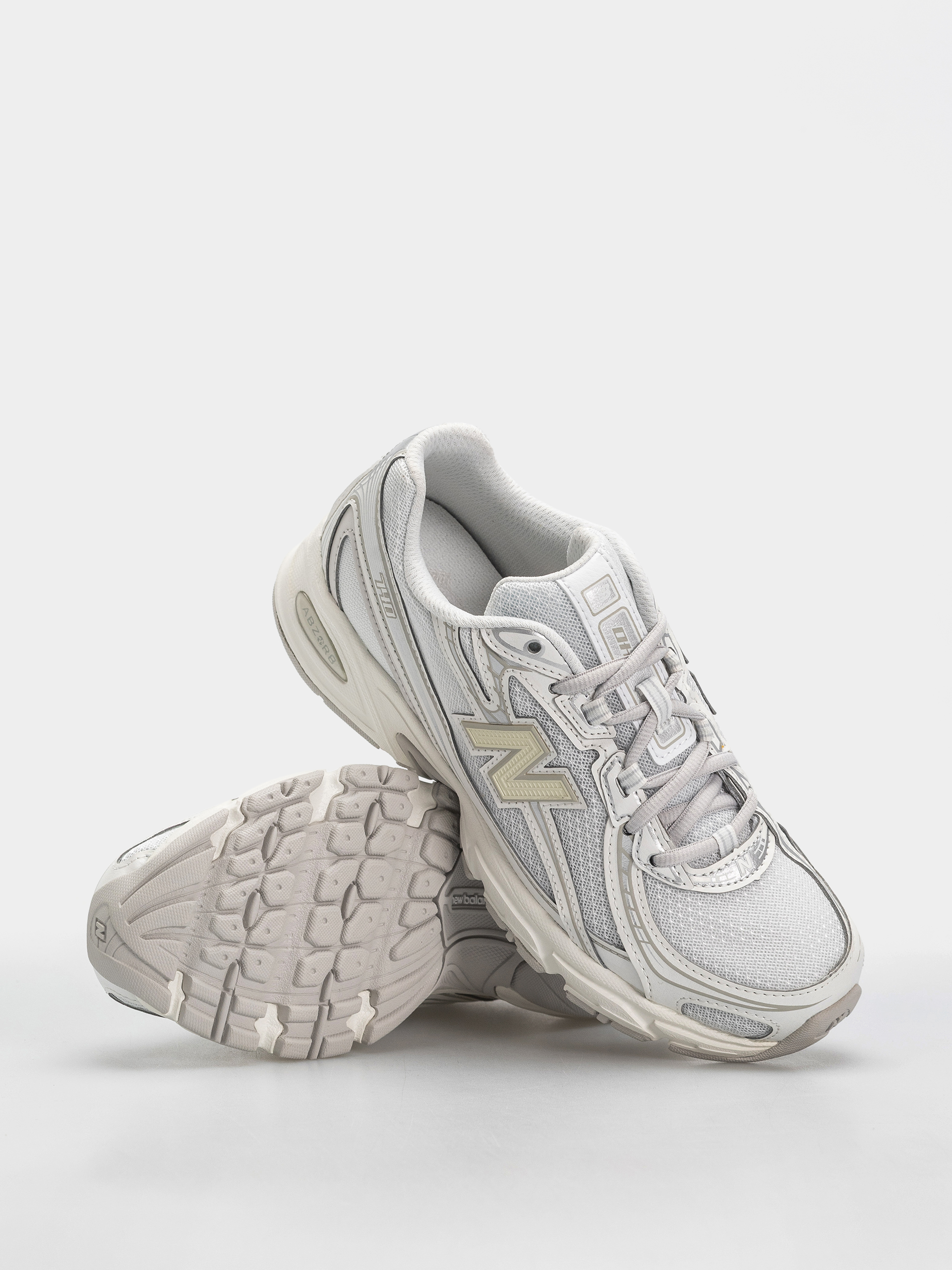 Pantofi New Balance 740 (white/silver metallic)
