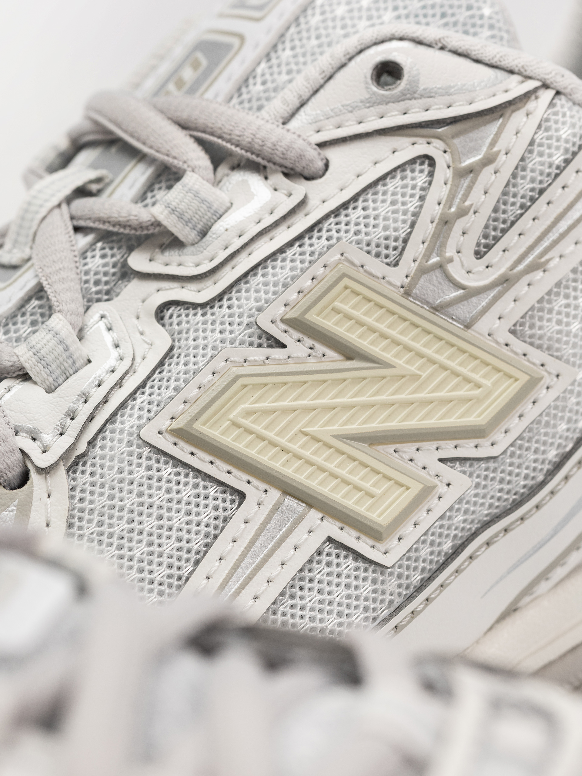 Pantofi New Balance 740 (white/silver metallic)