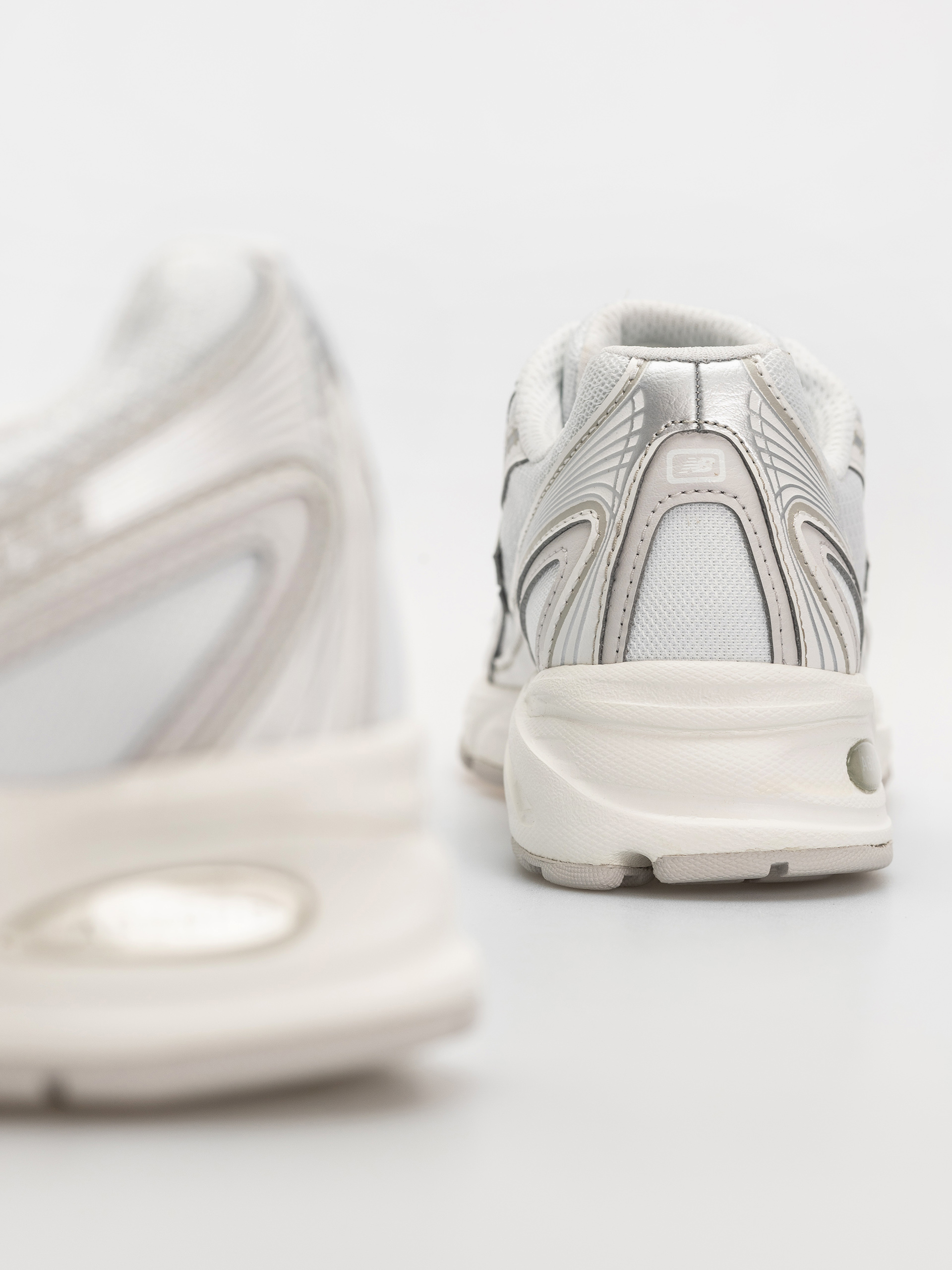 Pantofi New Balance 740 (white/silver metallic)