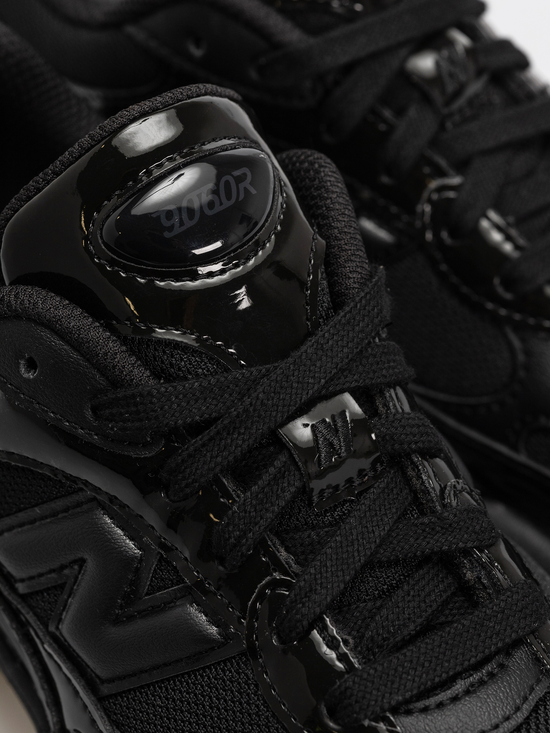 Pantofi New Balance 9060 (black/black)