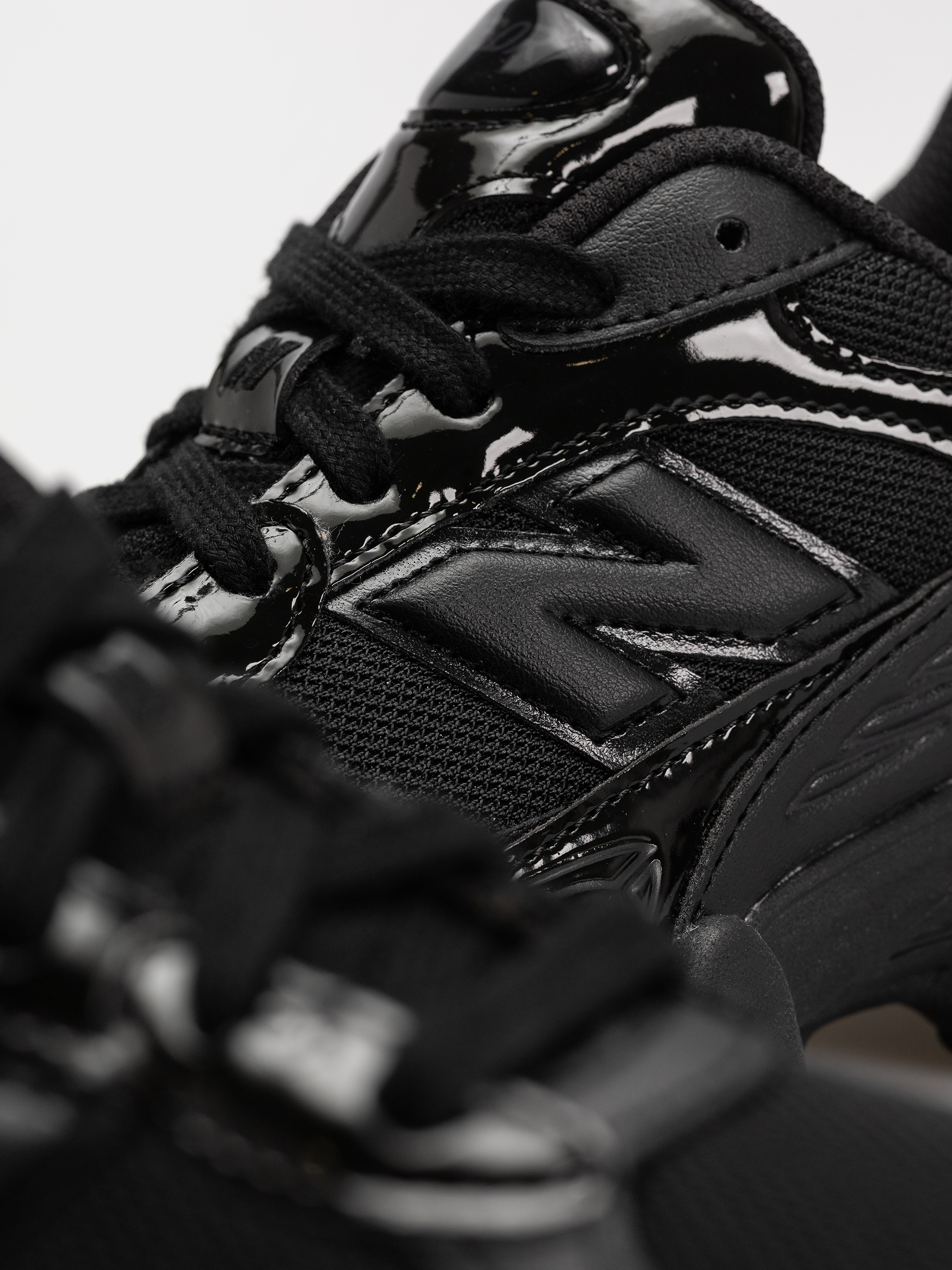 Pantofi New Balance 9060 (black/black)