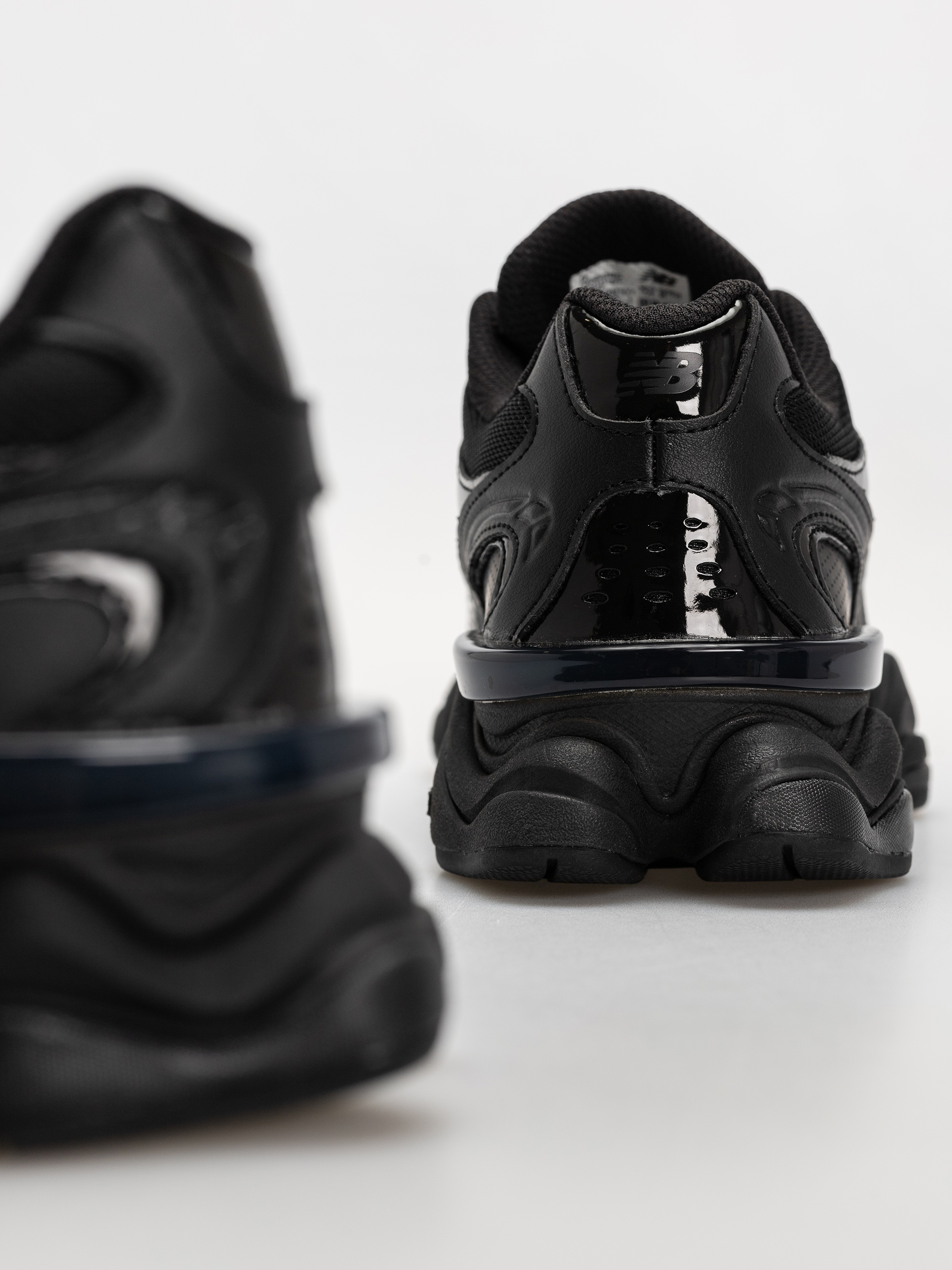 Pantofi New Balance 9060 (black/black)