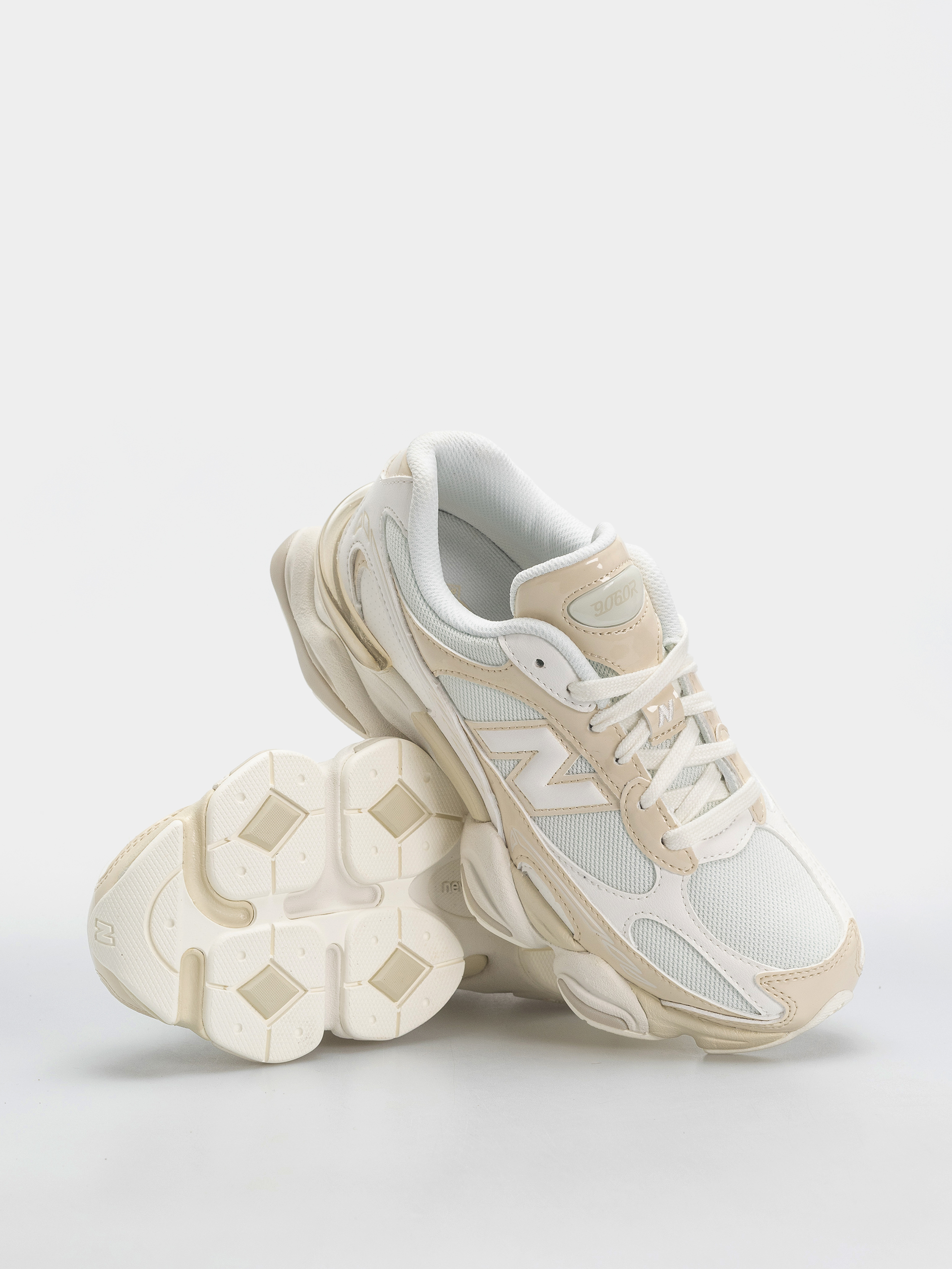 Pantofi New Balance 9060 (bone/sea salt)
