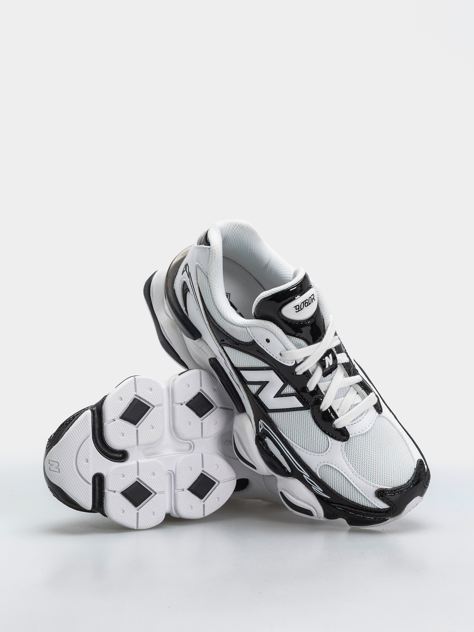 Pantofi New Balance 9060 (black/white)