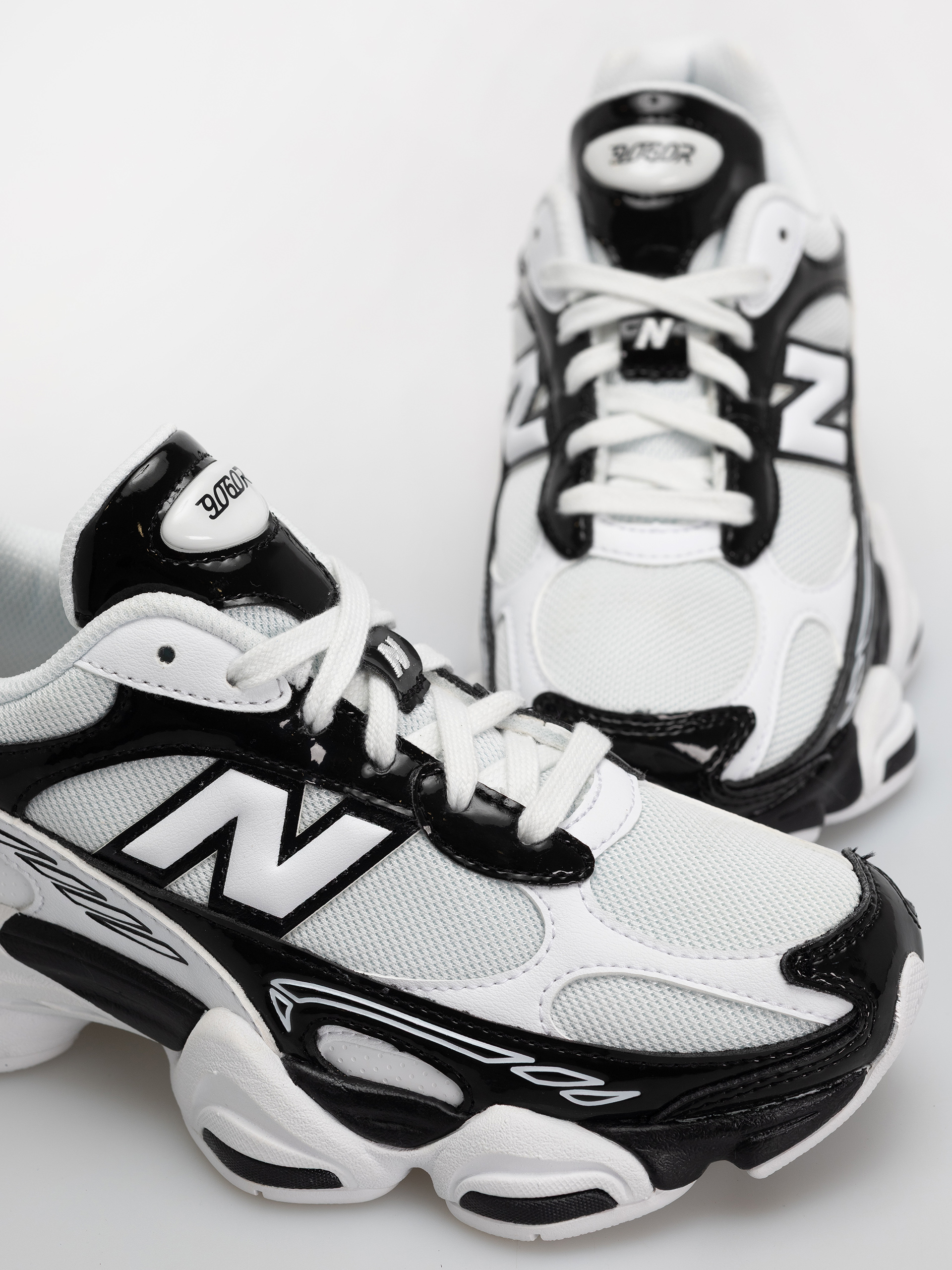 Pantofi New Balance 9060 (black/white)