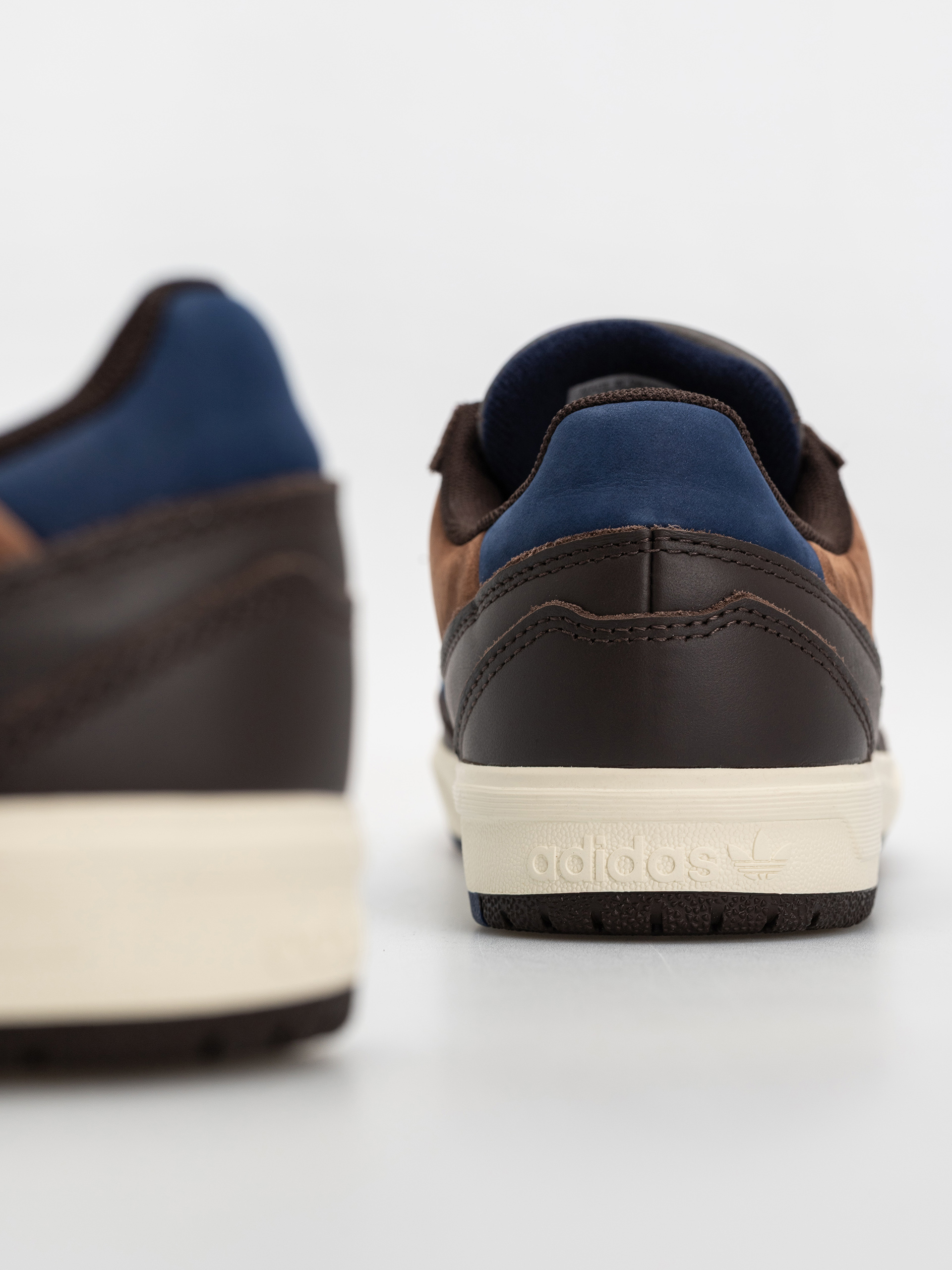 Pantofi adidas Tyshawn II (auco/dkblue/prebrn)