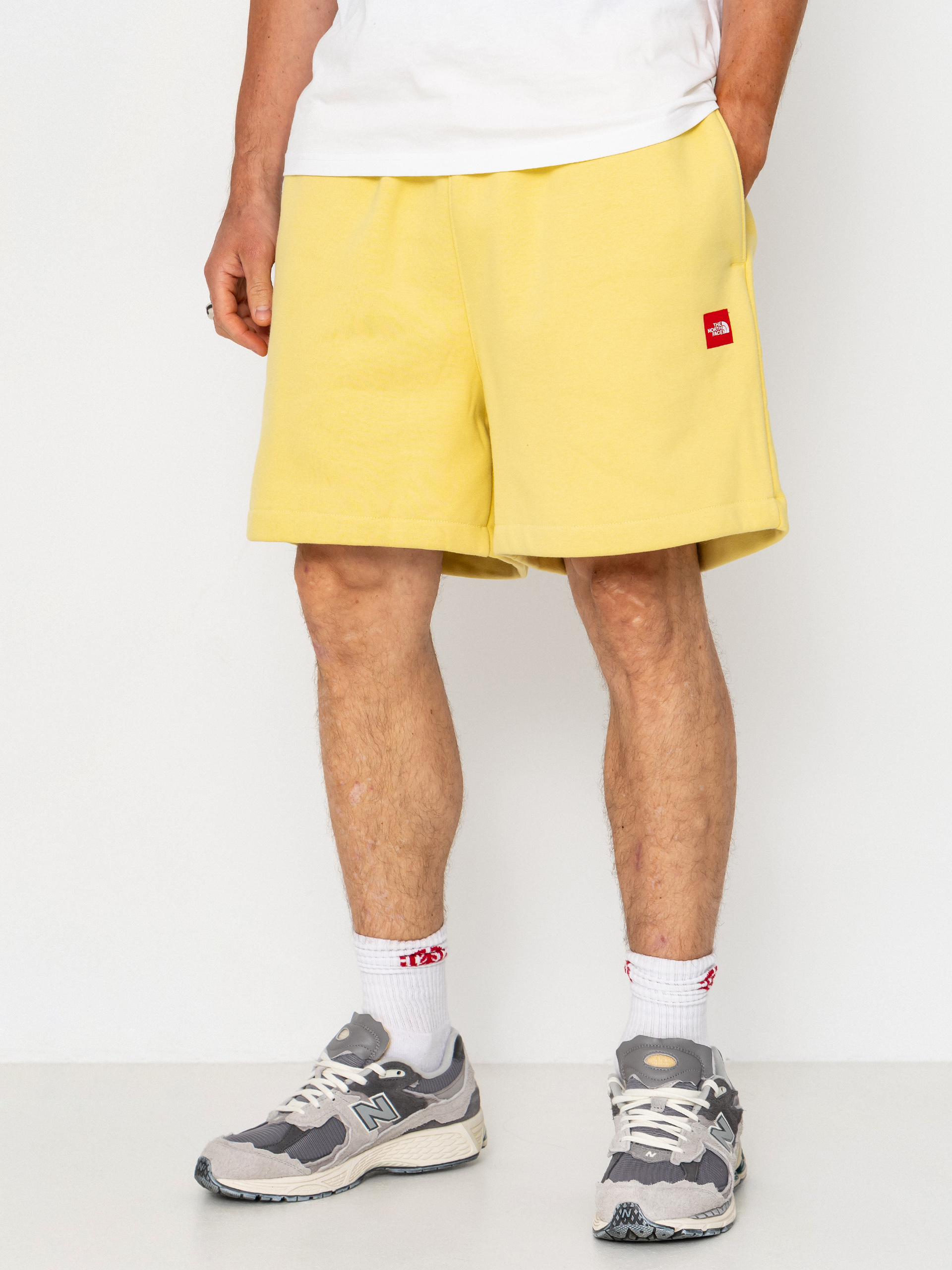 Pantaloni scurți The North Face Tnf Red Box Fleece (honeyed sand)
