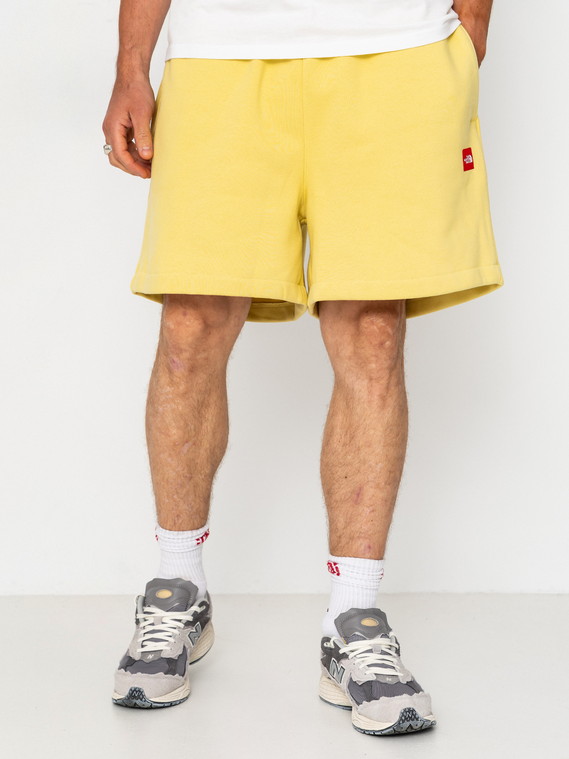 Pantaloni scurți The North Face Tnf Red Box Fleece (honeyed sand)