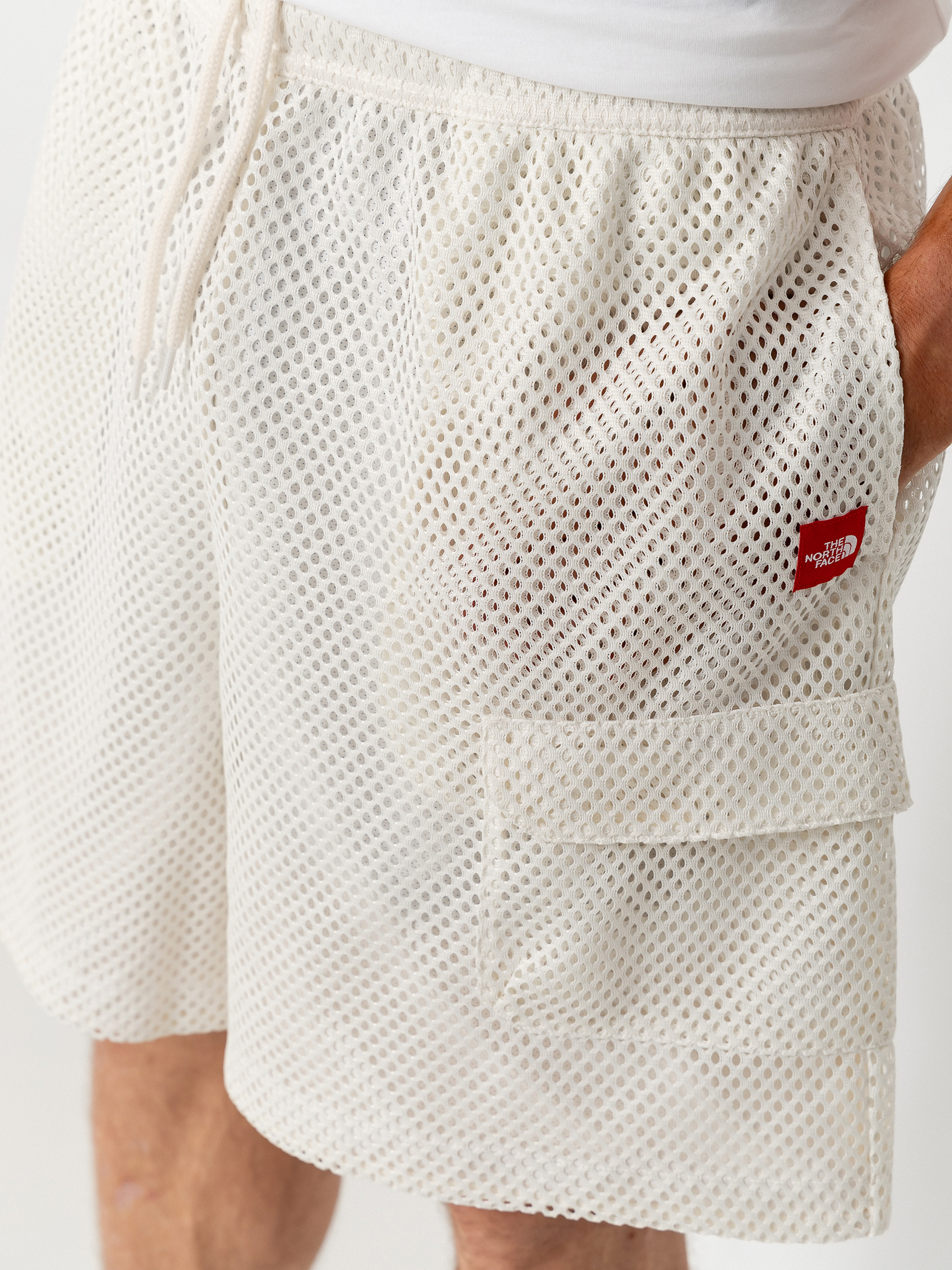 Pantaloni scurți The North Face Tnf Red Box Mesh Utility (white dune)