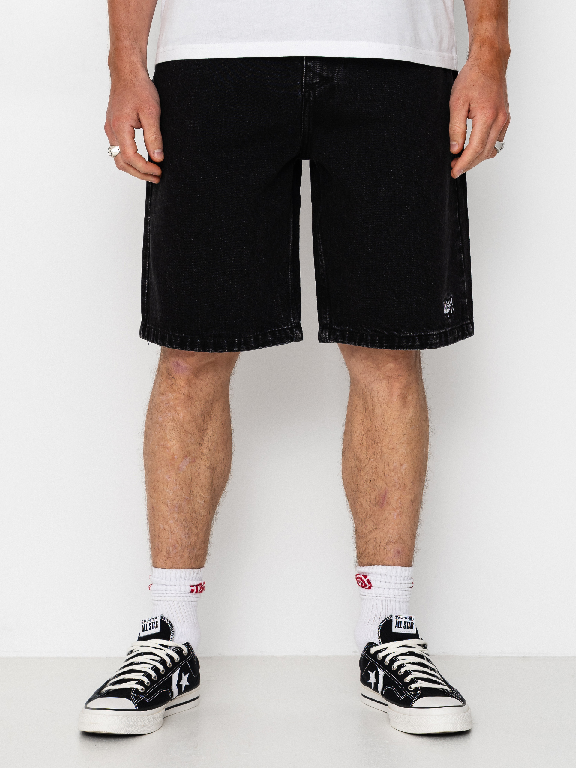 Pantaloni scurți MassDnm Jeans Higher (black washed)
