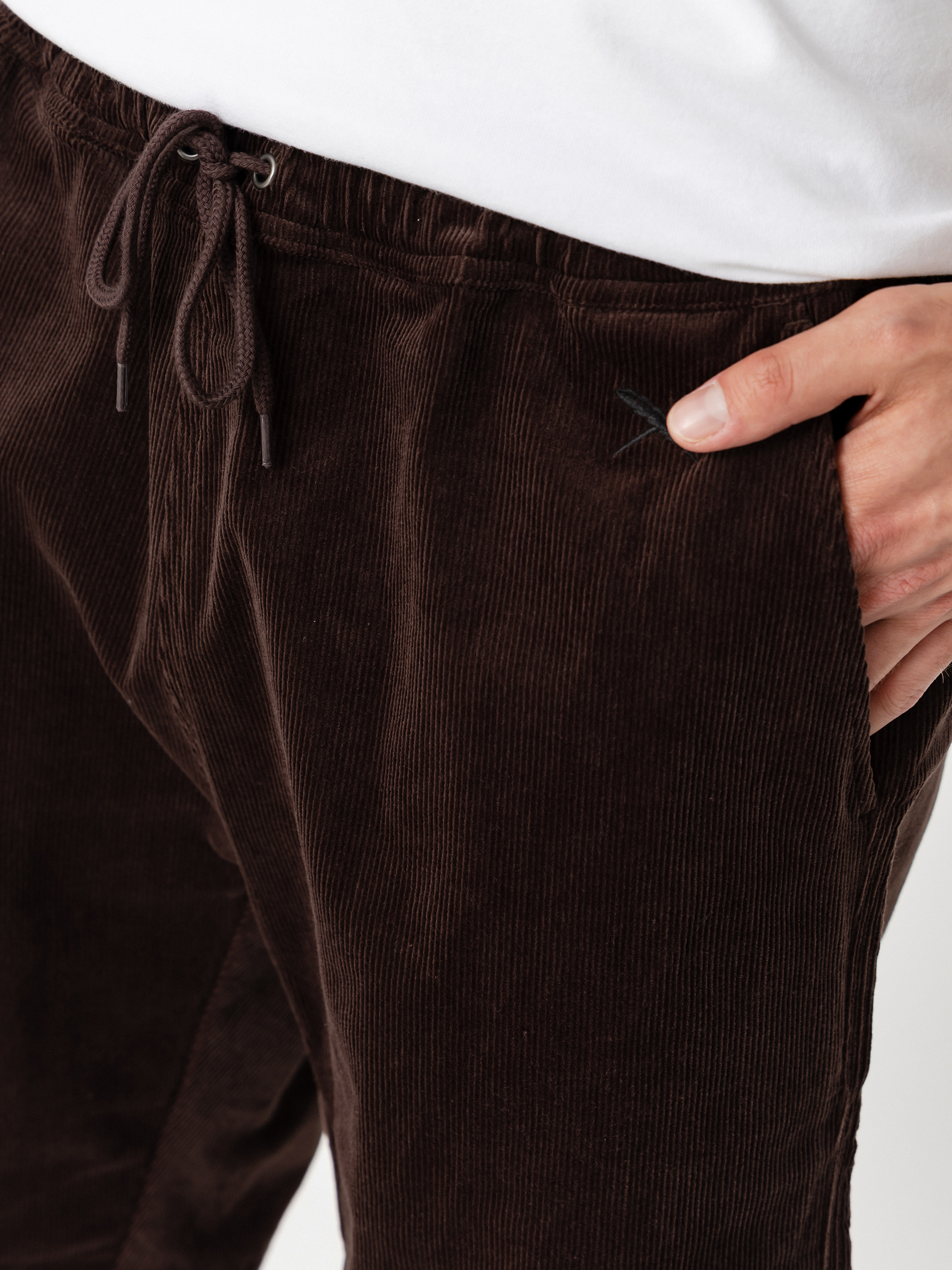 Pantaloni scurți Iriedaily Corvin (dark coffee)