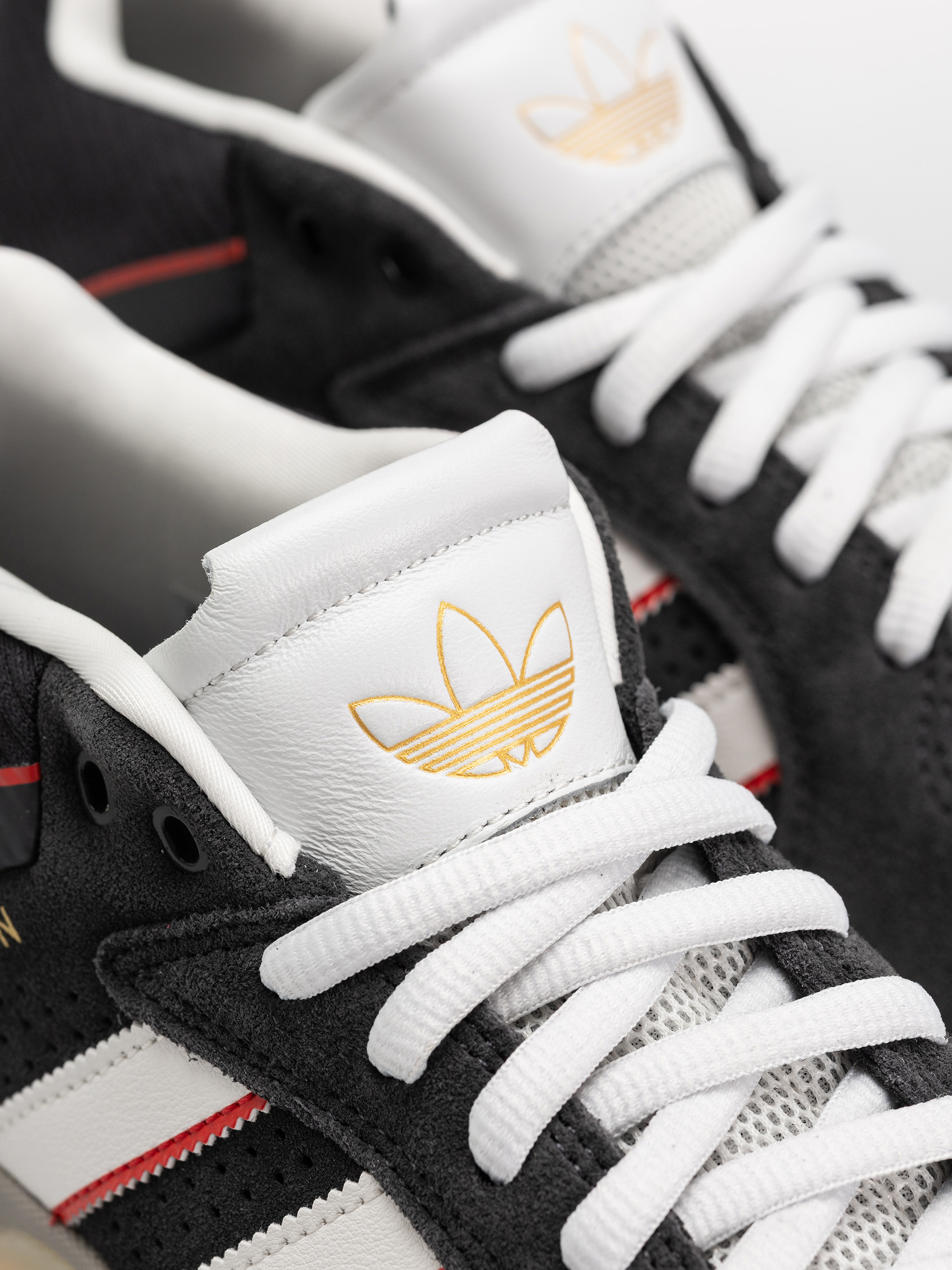 Pantofi adidas Tyshawn (carbon/crywht/betsca)