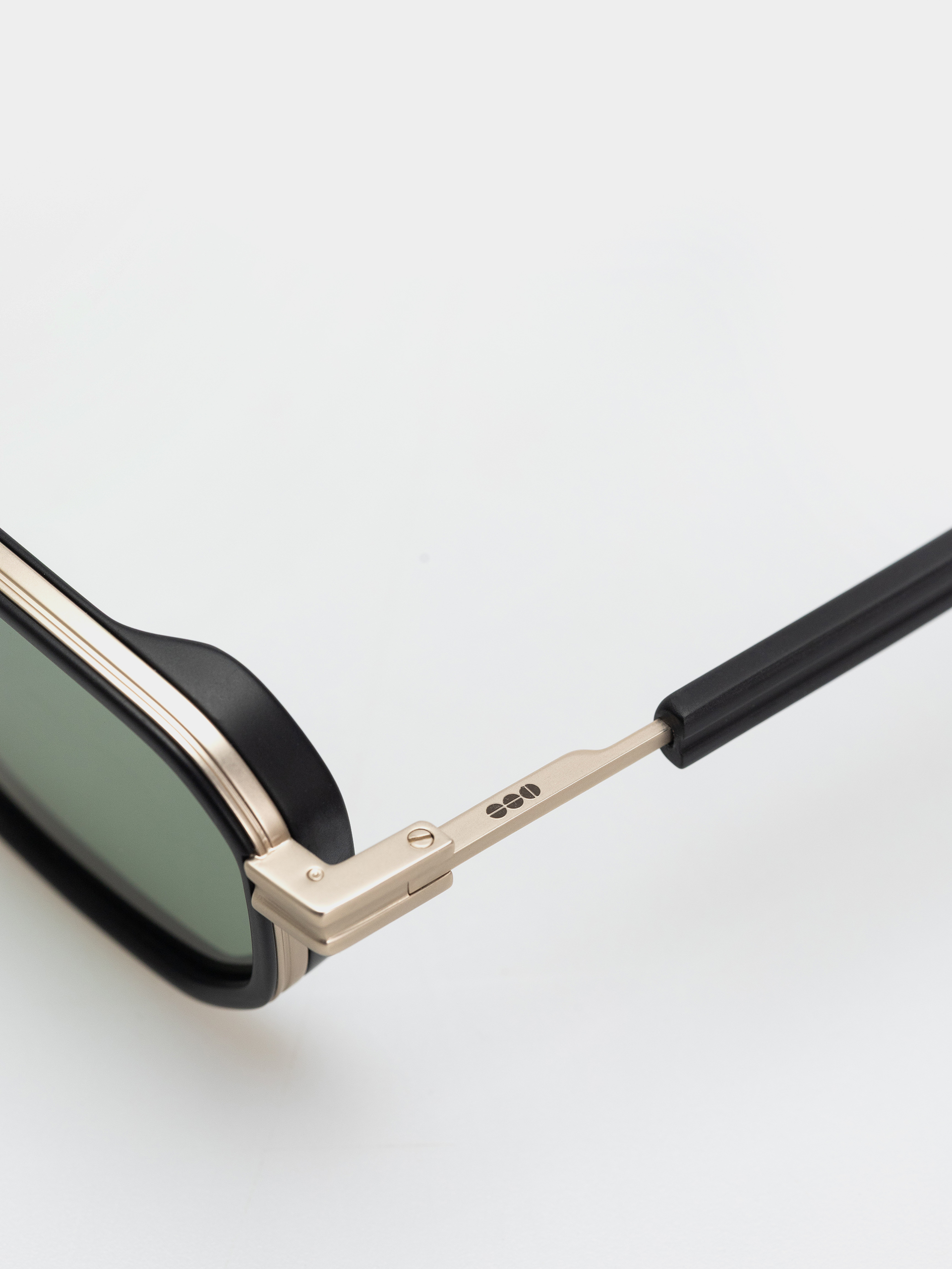Ochelari de soare Komono Harvey (white gold black)