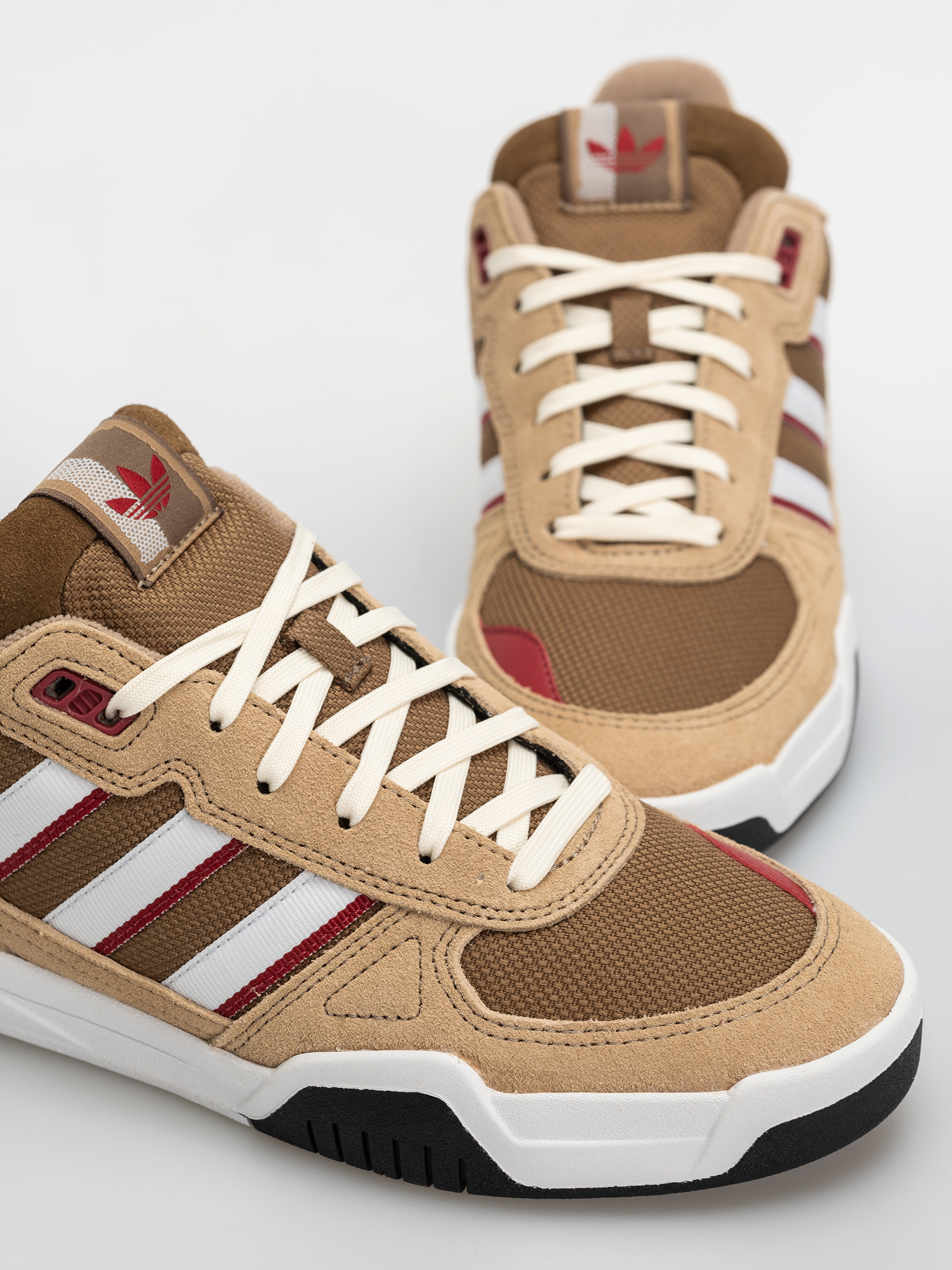 Pantofi adidas Tekkira Cup (cardbo/ftwwht/tmvire)