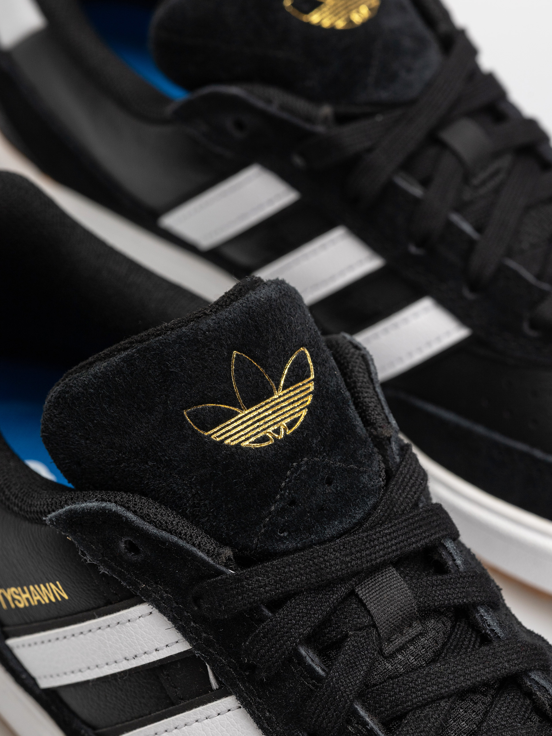 Pantofi adidas Tyshawn II (cblack/ftwwht/gum4)