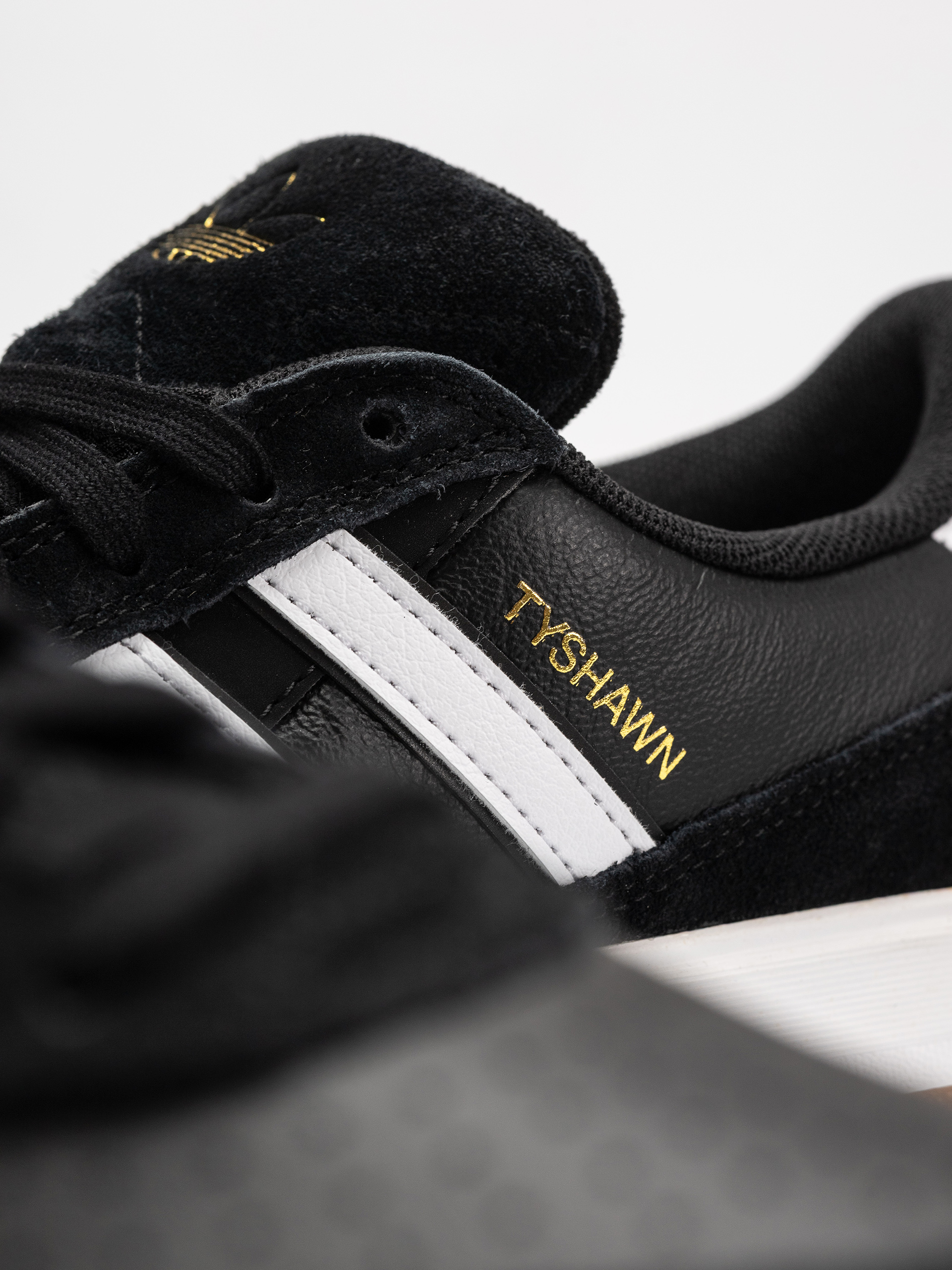 Pantofi adidas Tyshawn II (cblack/ftwwht/gum4)