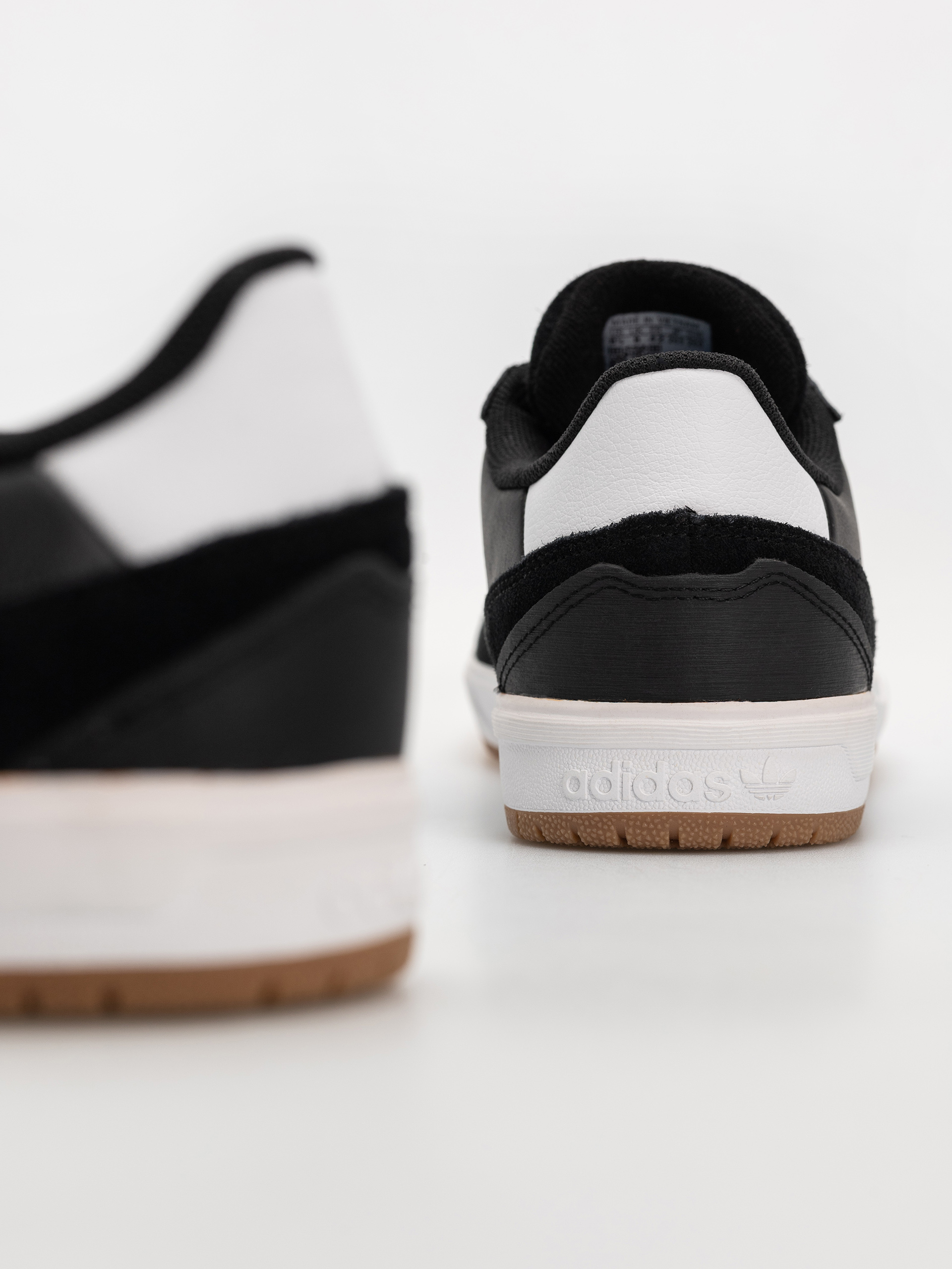 Pantofi adidas Tyshawn II (cblack/ftwwht/gum4)
