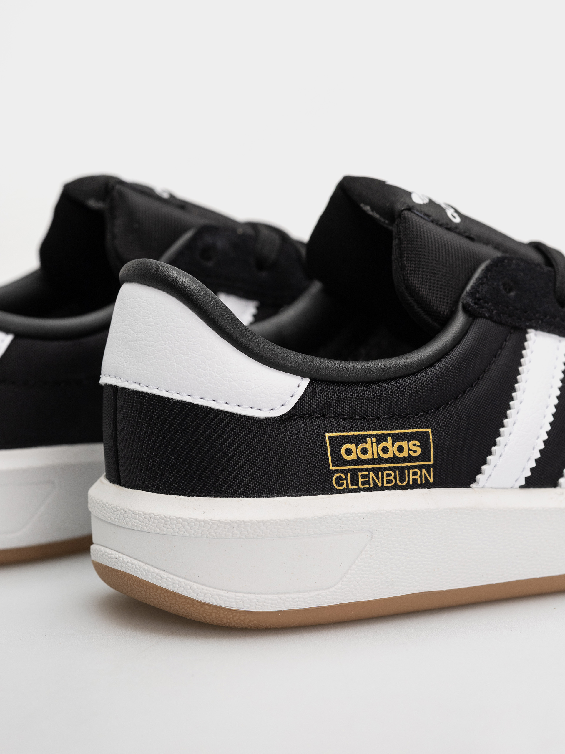 Pantofi adidas Glenburn (cblack/ftwwht/gum4)