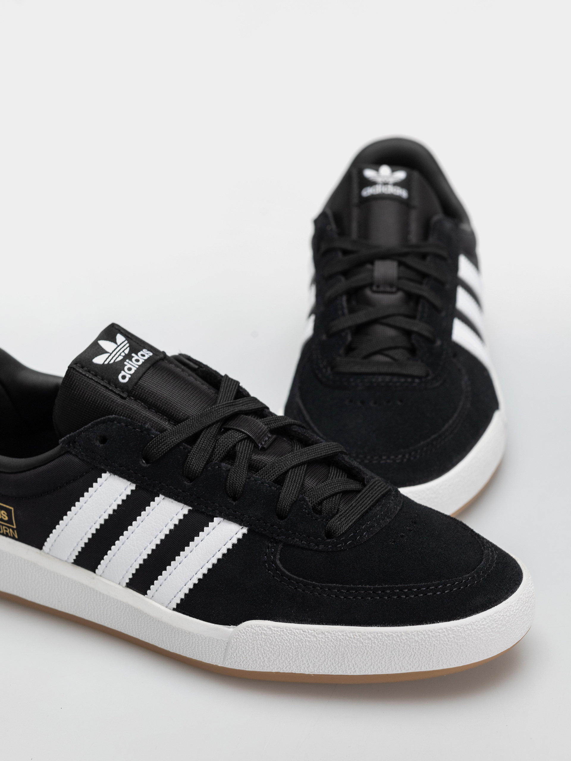 Pantofi adidas Glenburn (cblack/ftwwht/gum4)