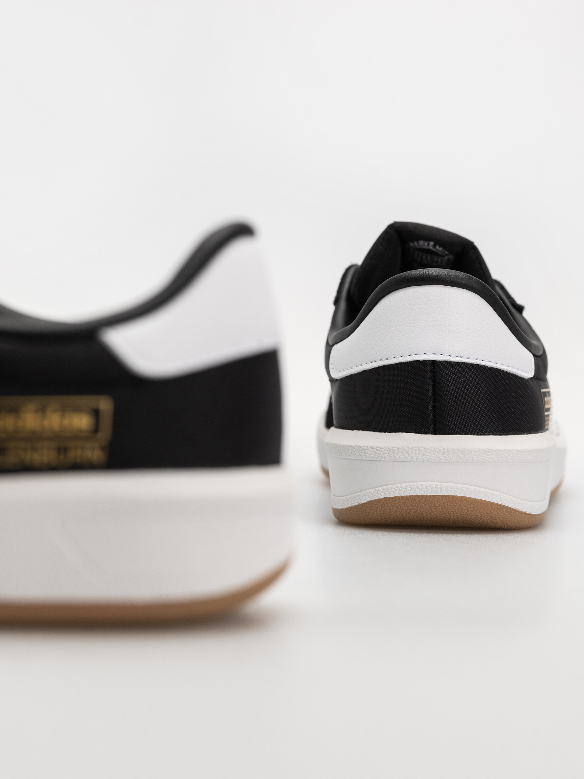 Pantofi adidas Glenburn (cblack/ftwwht/gum4)