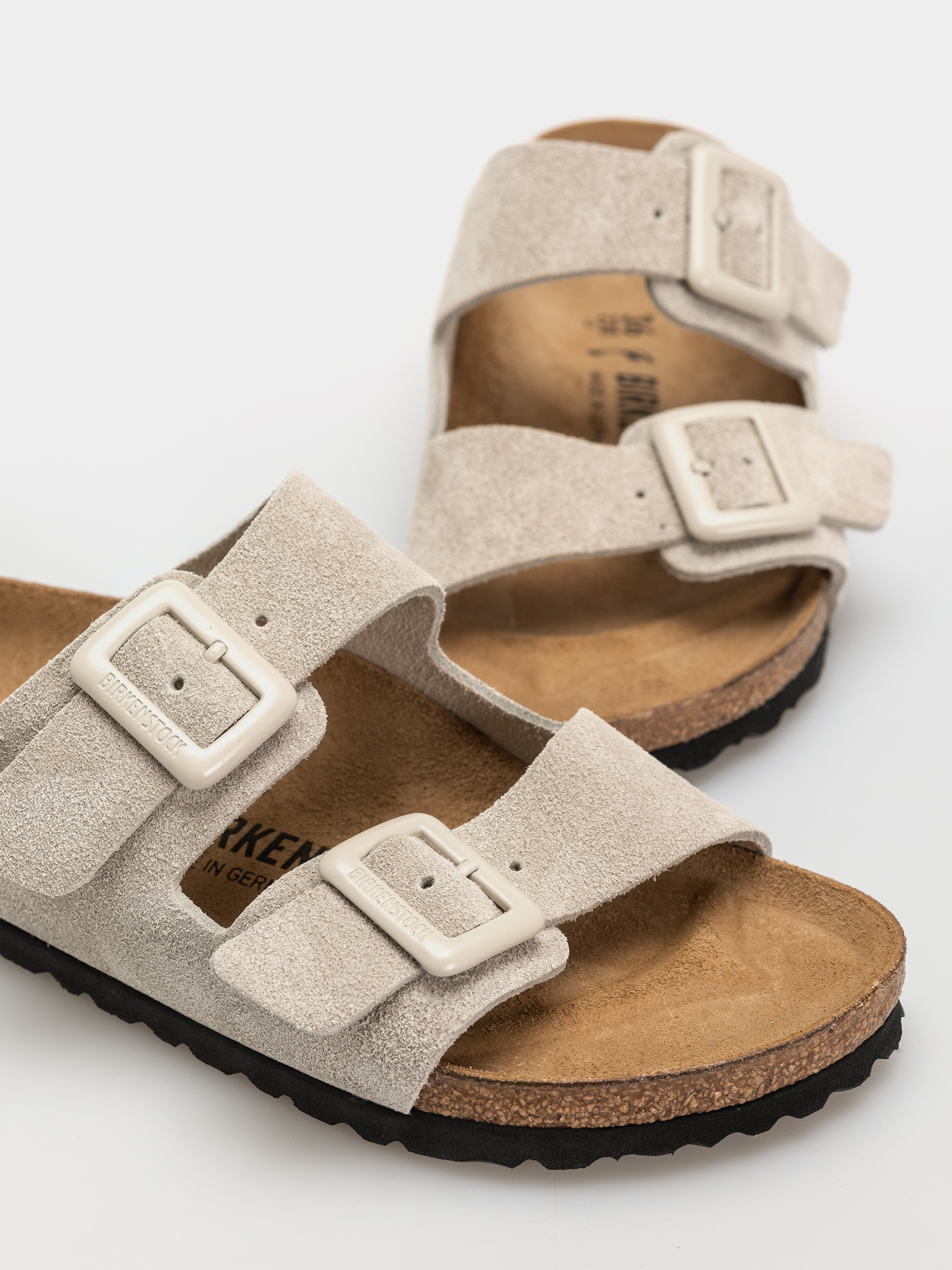 Șlapi Birkenstock Arizona Suede Leather Cushion Buckle Narrow Wmn (oyster)