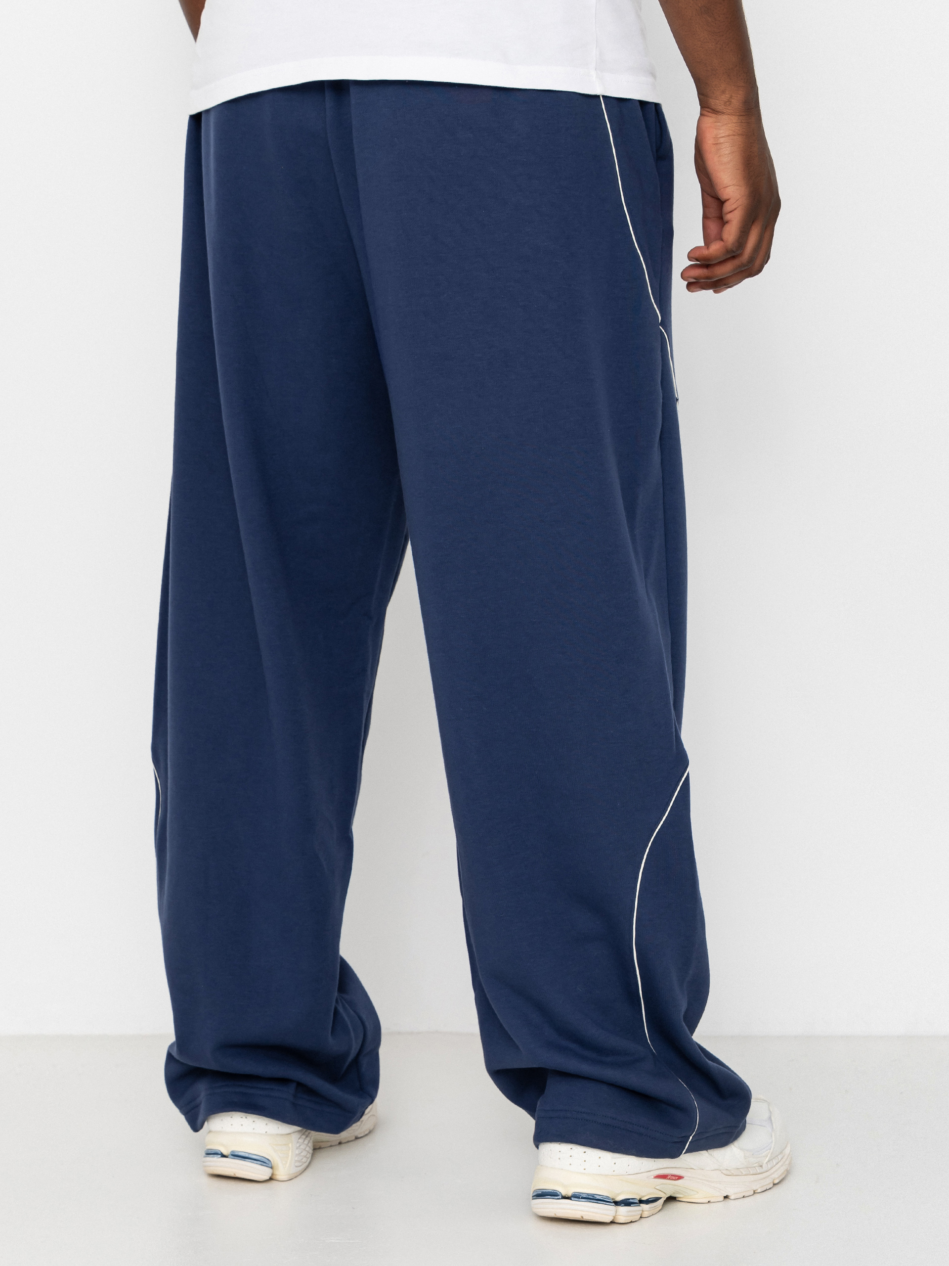 Pantaloni New Balance Trackside French Terry (navy)