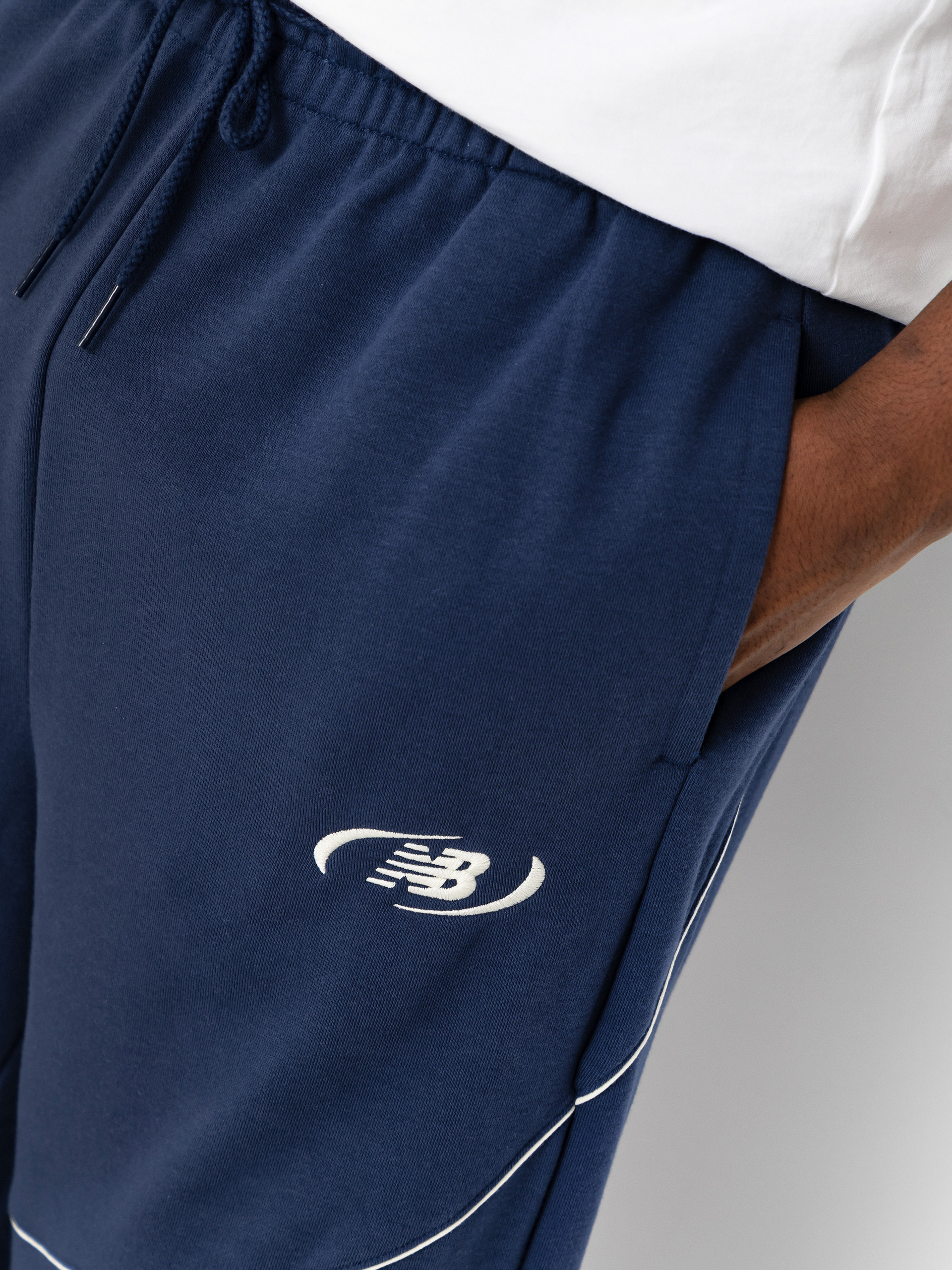 Pantaloni New Balance Trackside French Terry (navy)