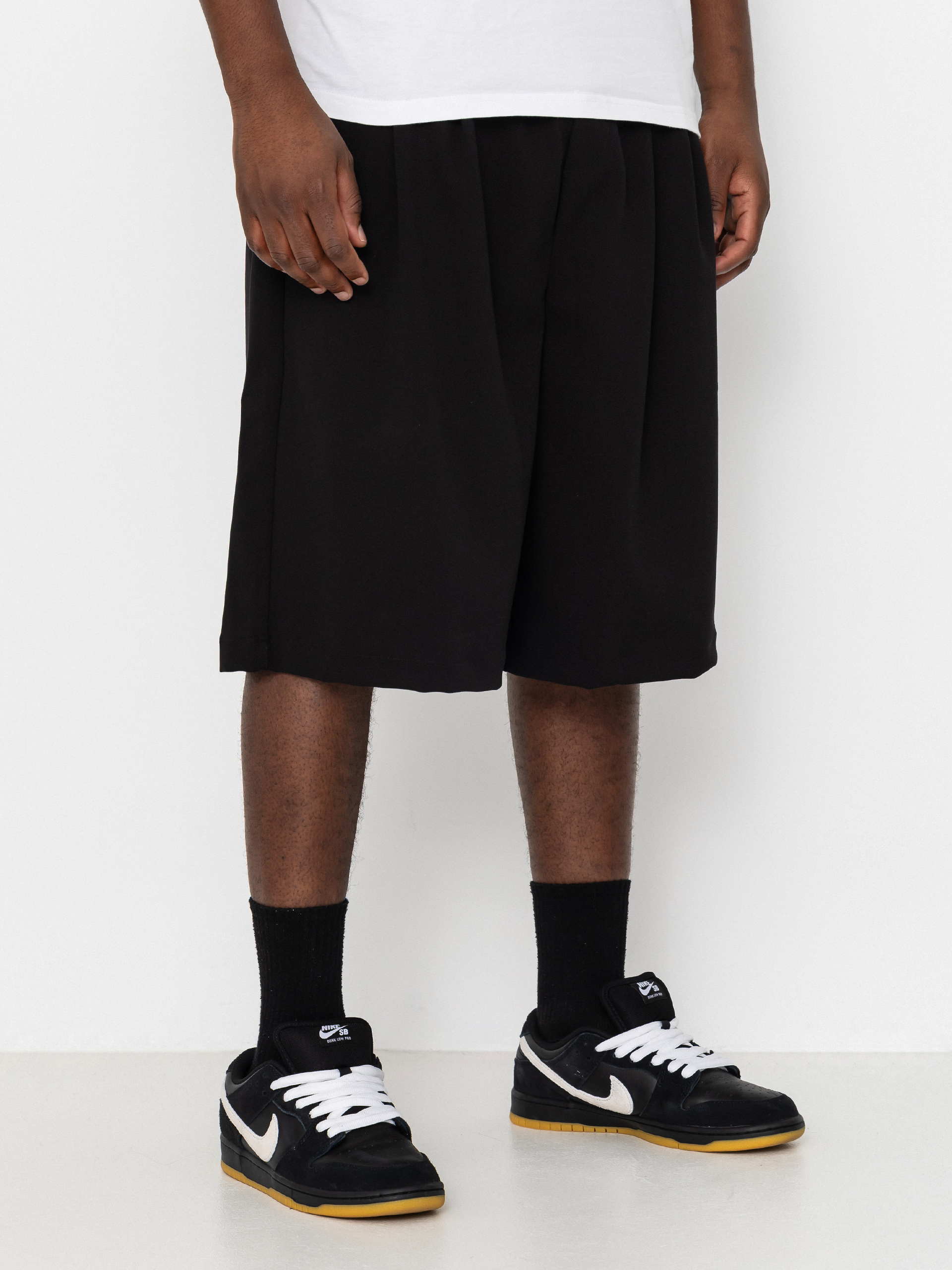 Pantaloni scurți Wasted Paris Pleated (black)