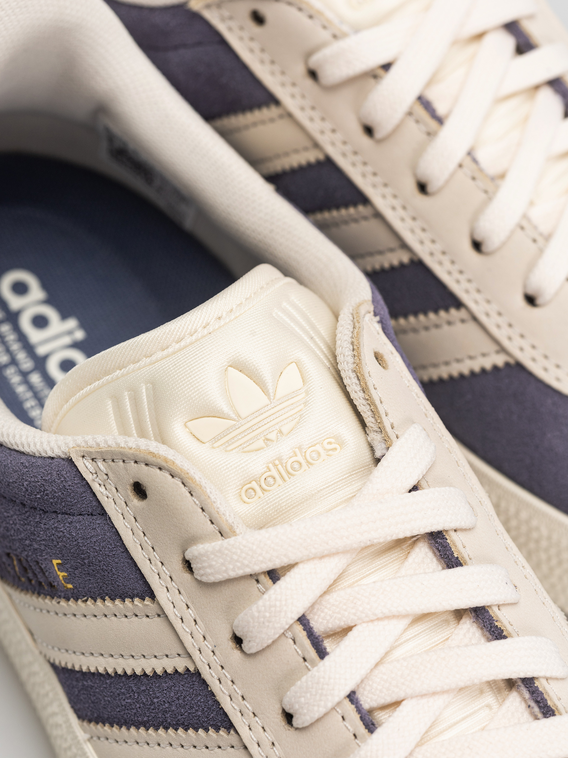 Pantofi adidas Gazelle Adv (suppur/cwhite/goldmt)