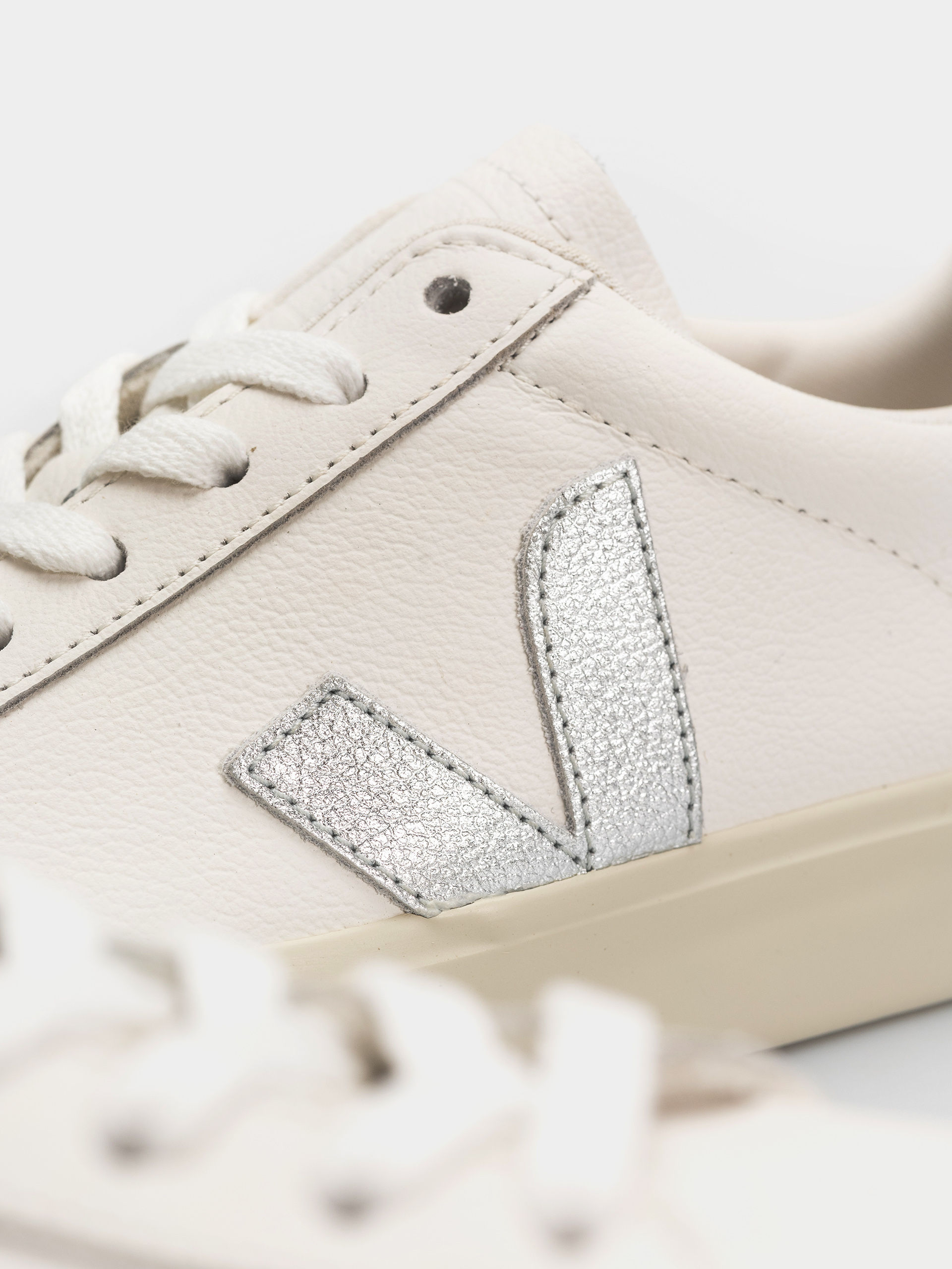 Pantofi Veja Campo Wmn (white silver black)