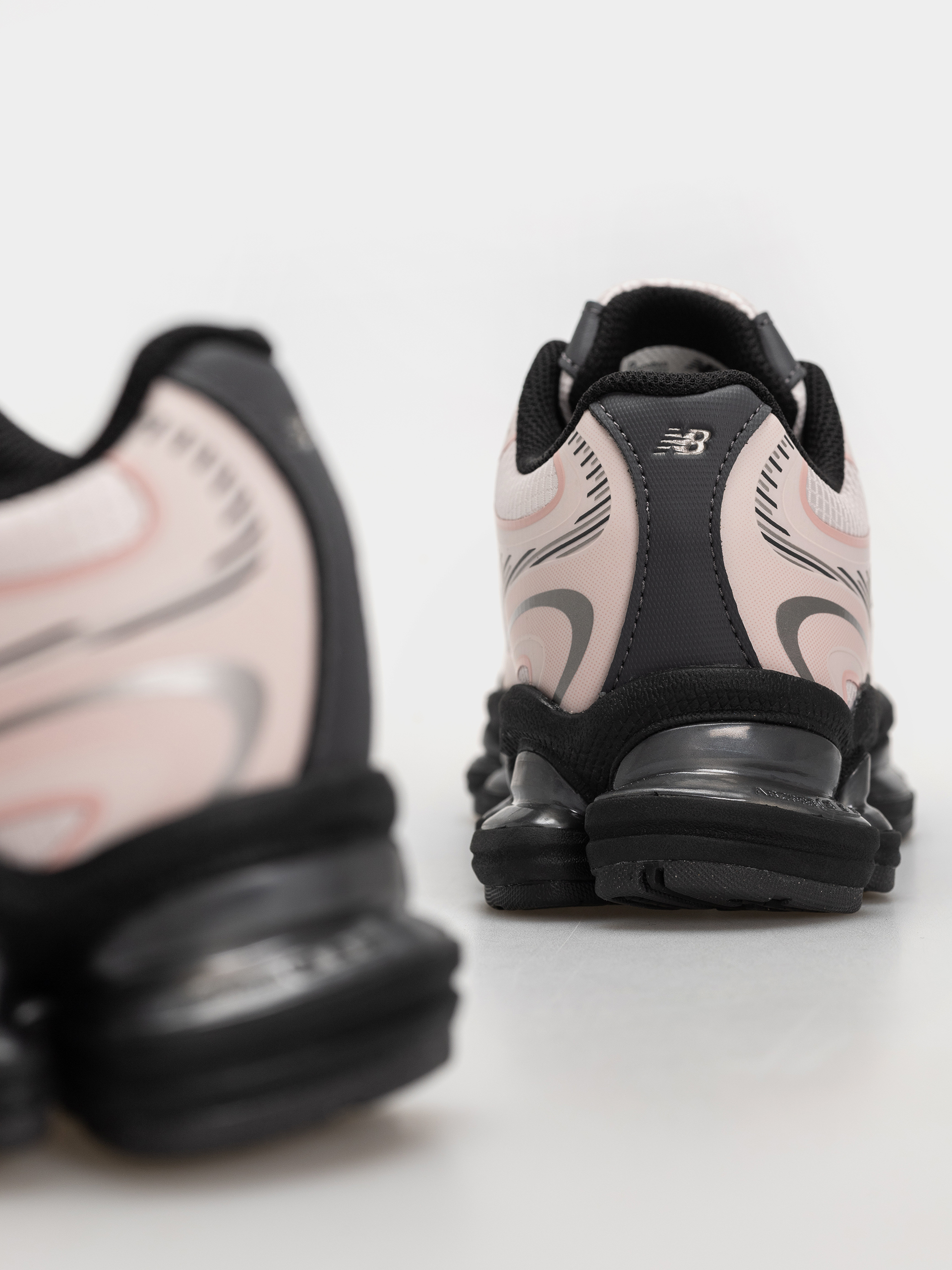 Pantofi New Balance 2000 (pink granite/pink chalk/black)