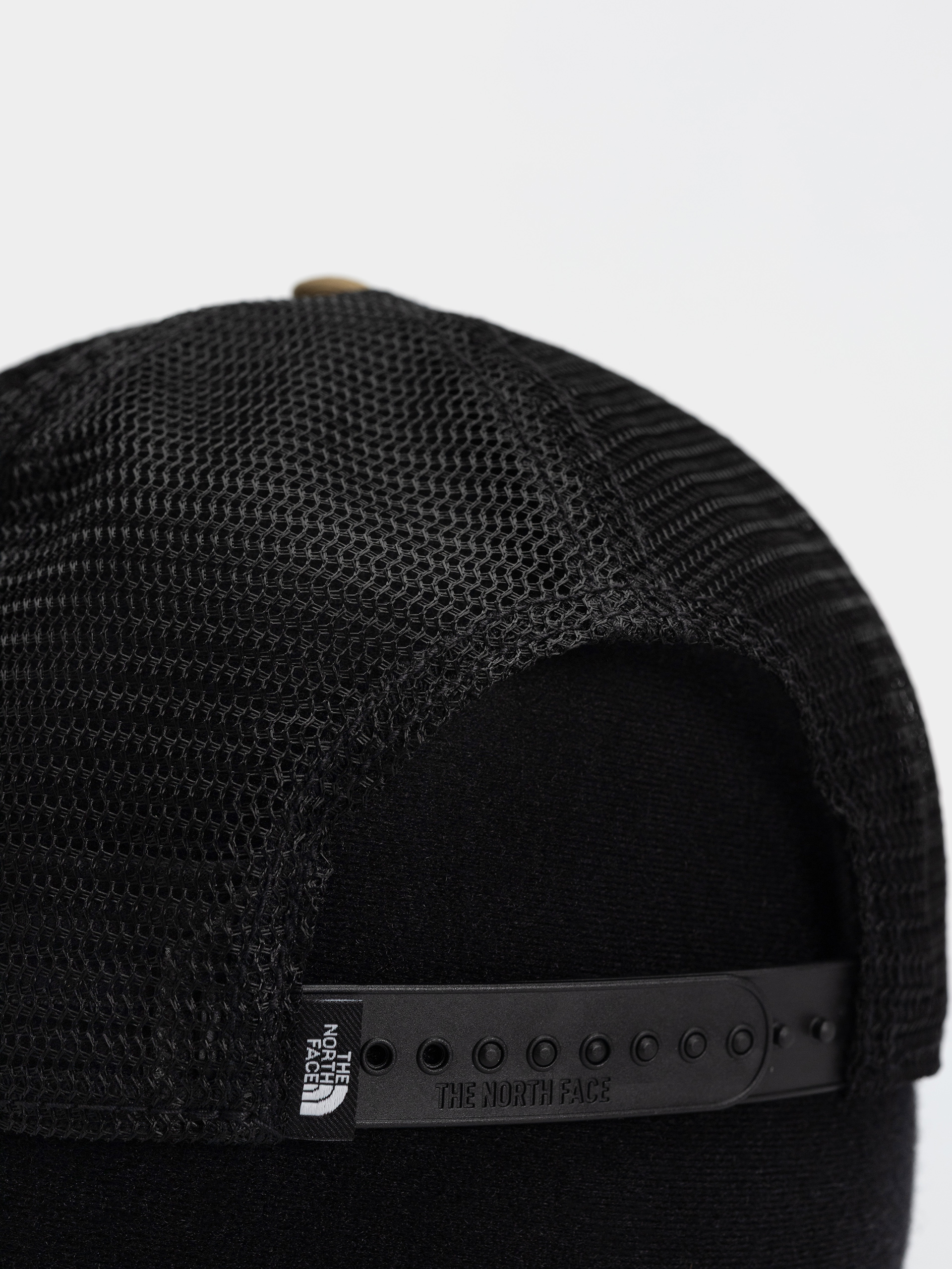 Șapcă The North Face Embroidered Mudder Trucker (caraway seed/bear graph)