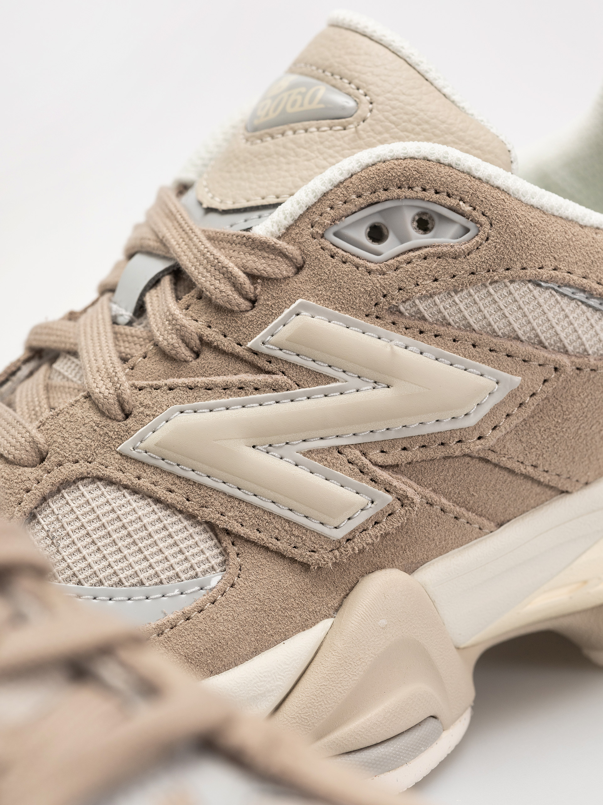 Pantofi New Balance 9060 (driftwood/timberwolf)