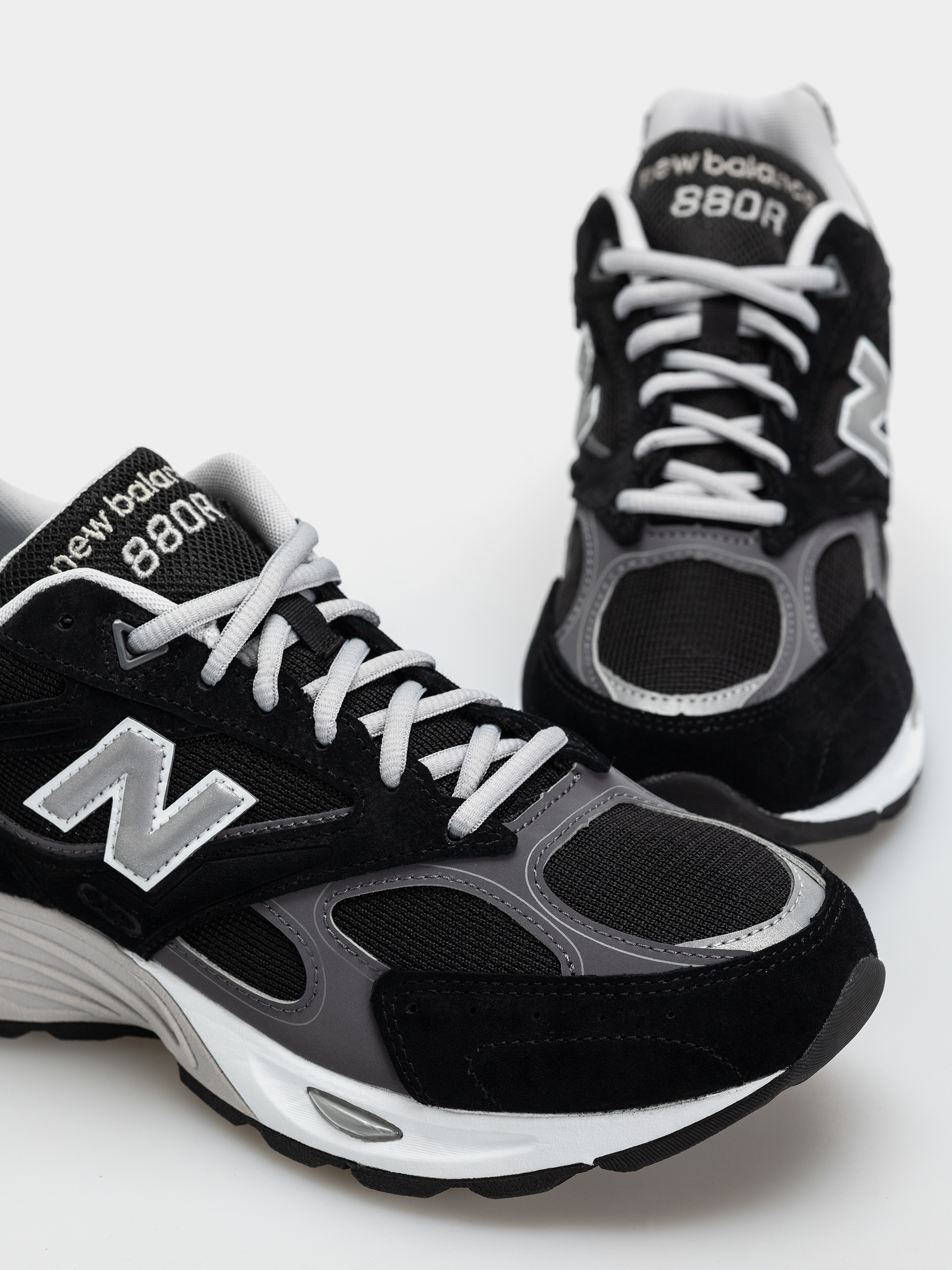 Pantofi New Balance 880R (black/castlerock)