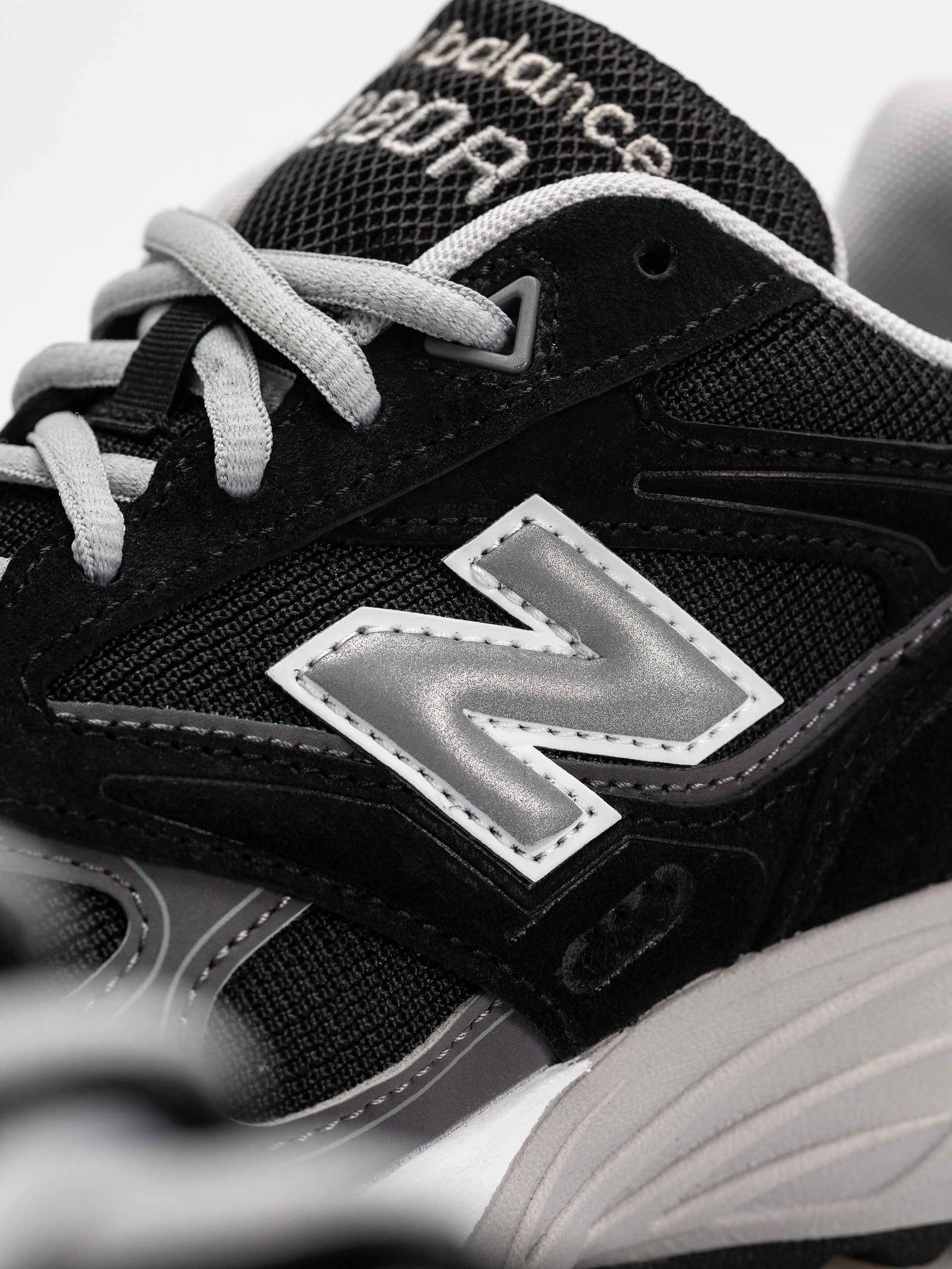 Pantofi New Balance 880R (black/castlerock)