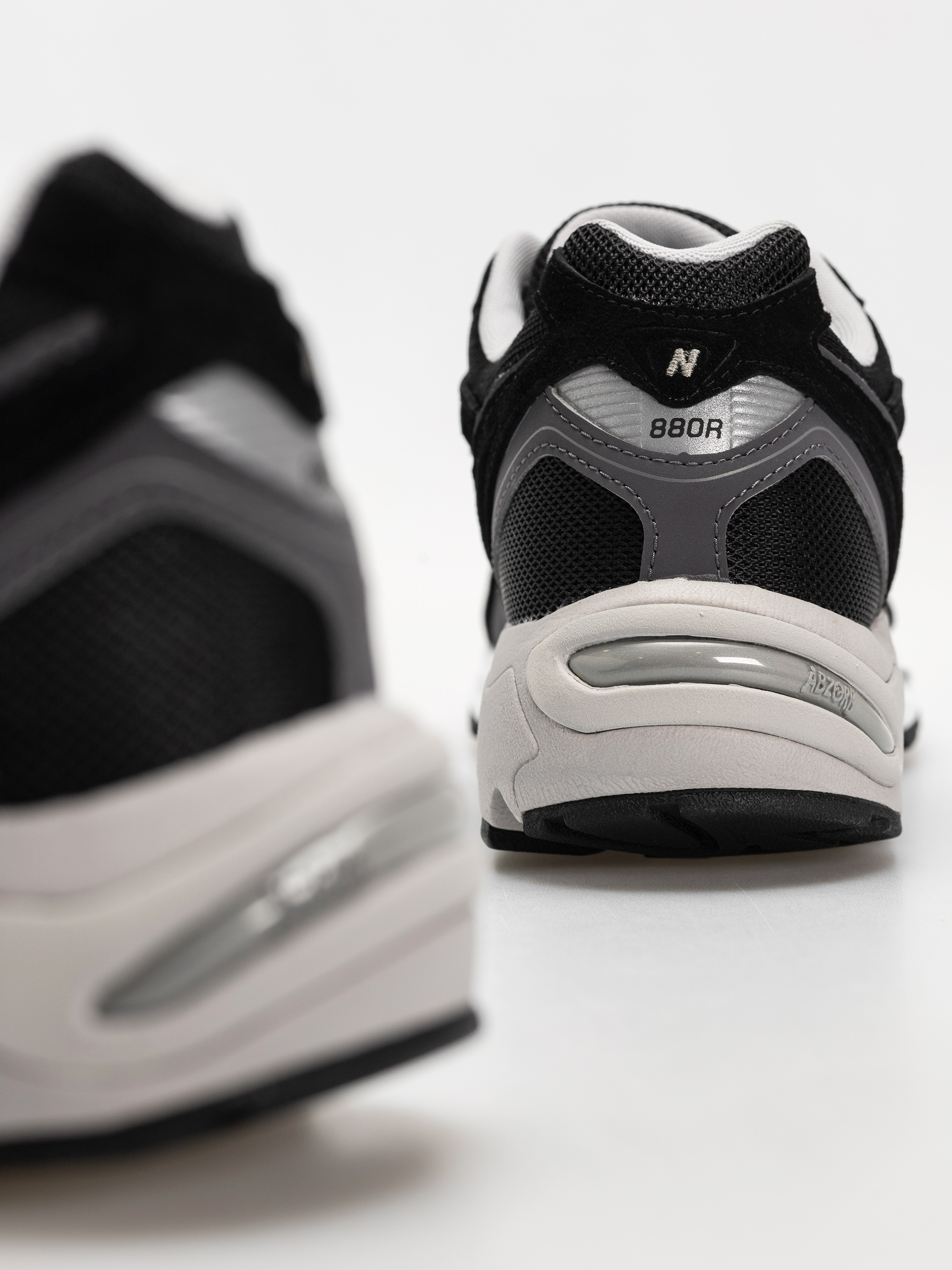 Pantofi New Balance 880R (black/castlerock)