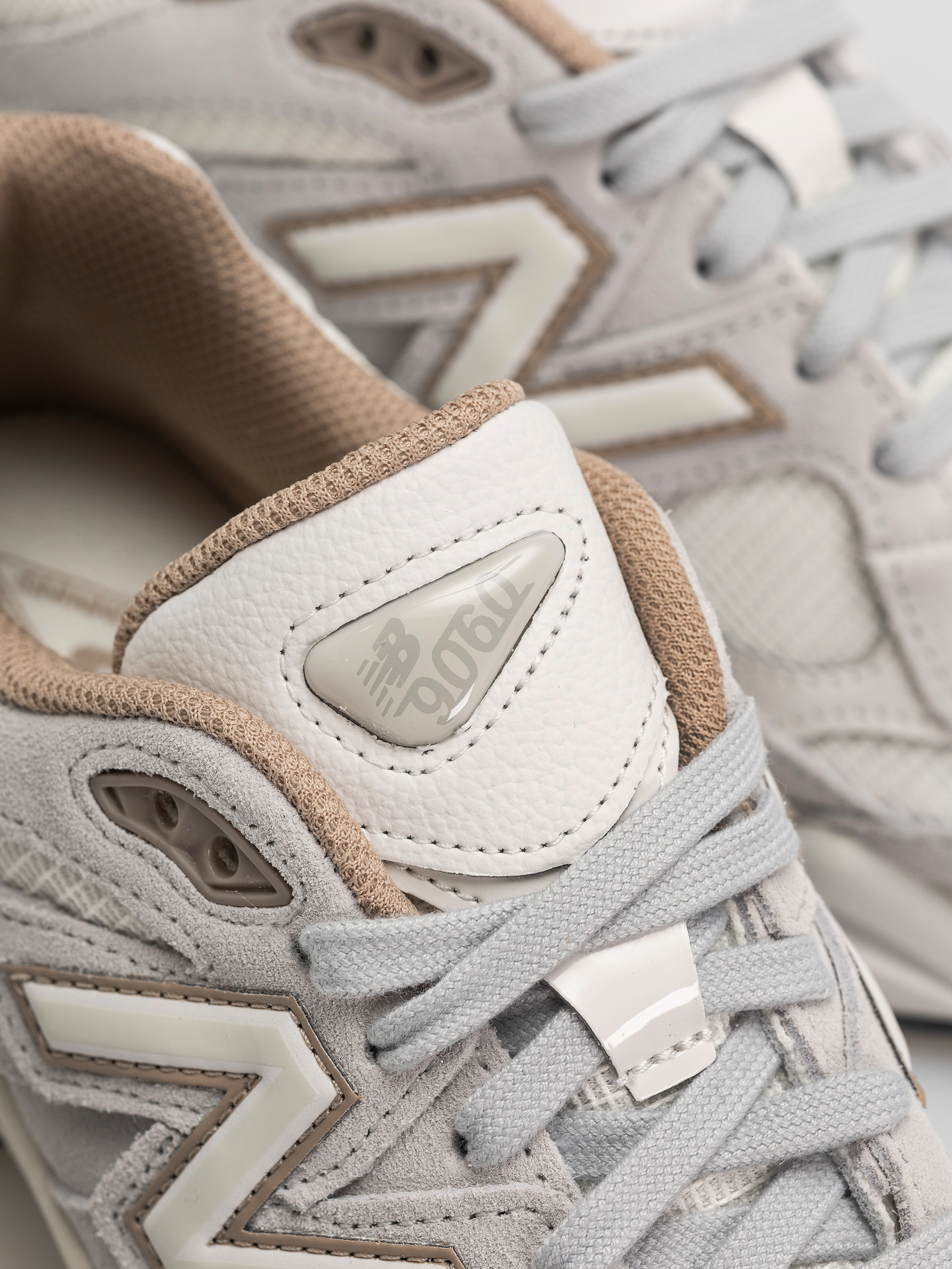 Pantofi New Balance 9060 (driftwood/sea salt)