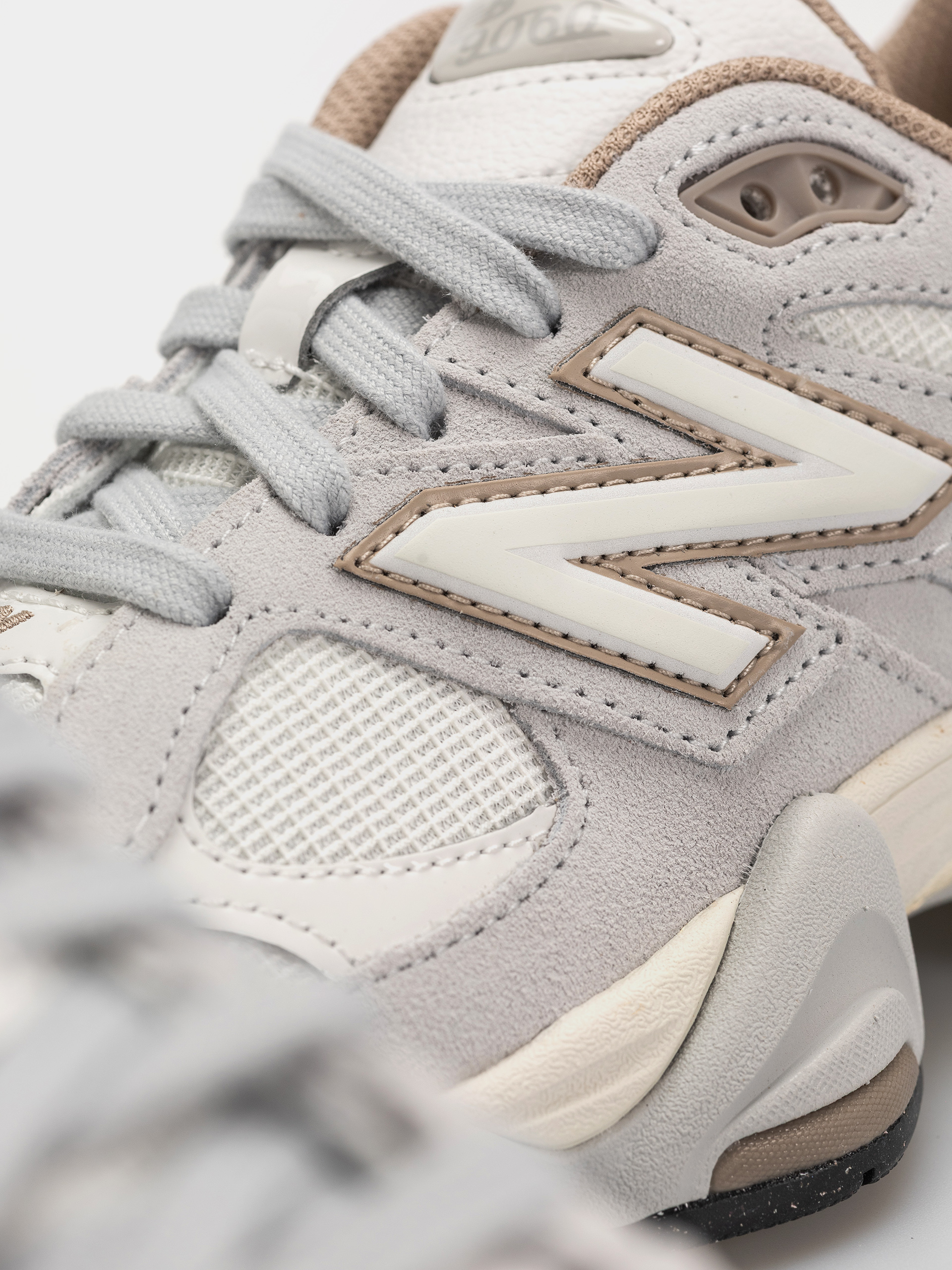 Pantofi New Balance 9060 (driftwood/sea salt)
