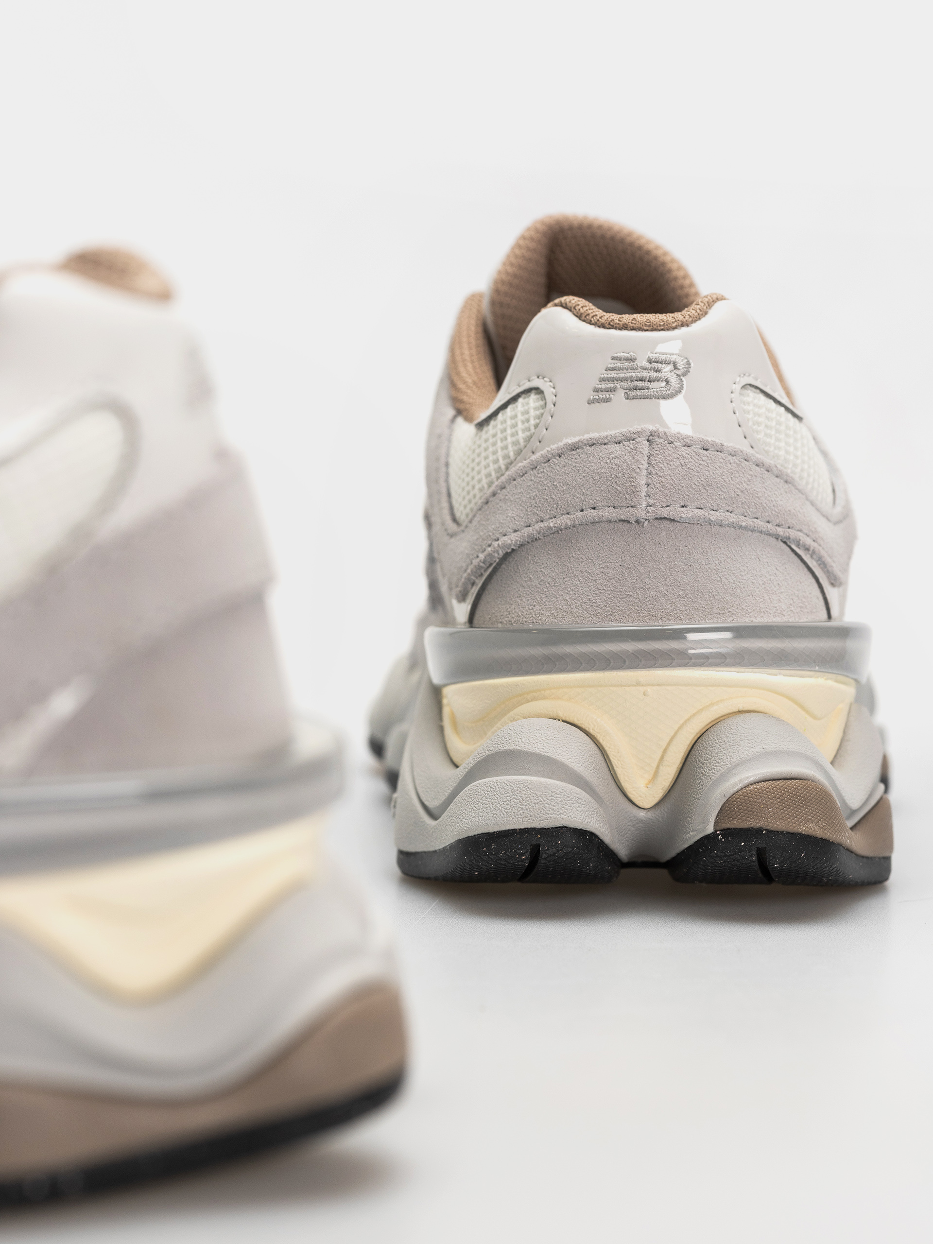 Pantofi New Balance 9060 (driftwood/sea salt)