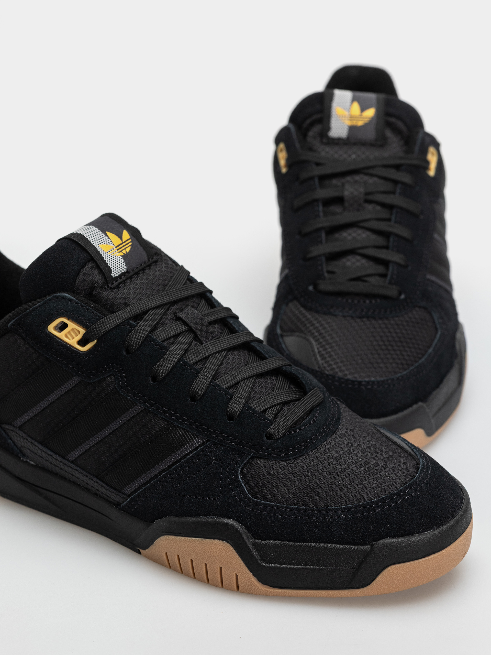 Pantofi adidas Tekkira Cup (carbon/carbon/cblack)
