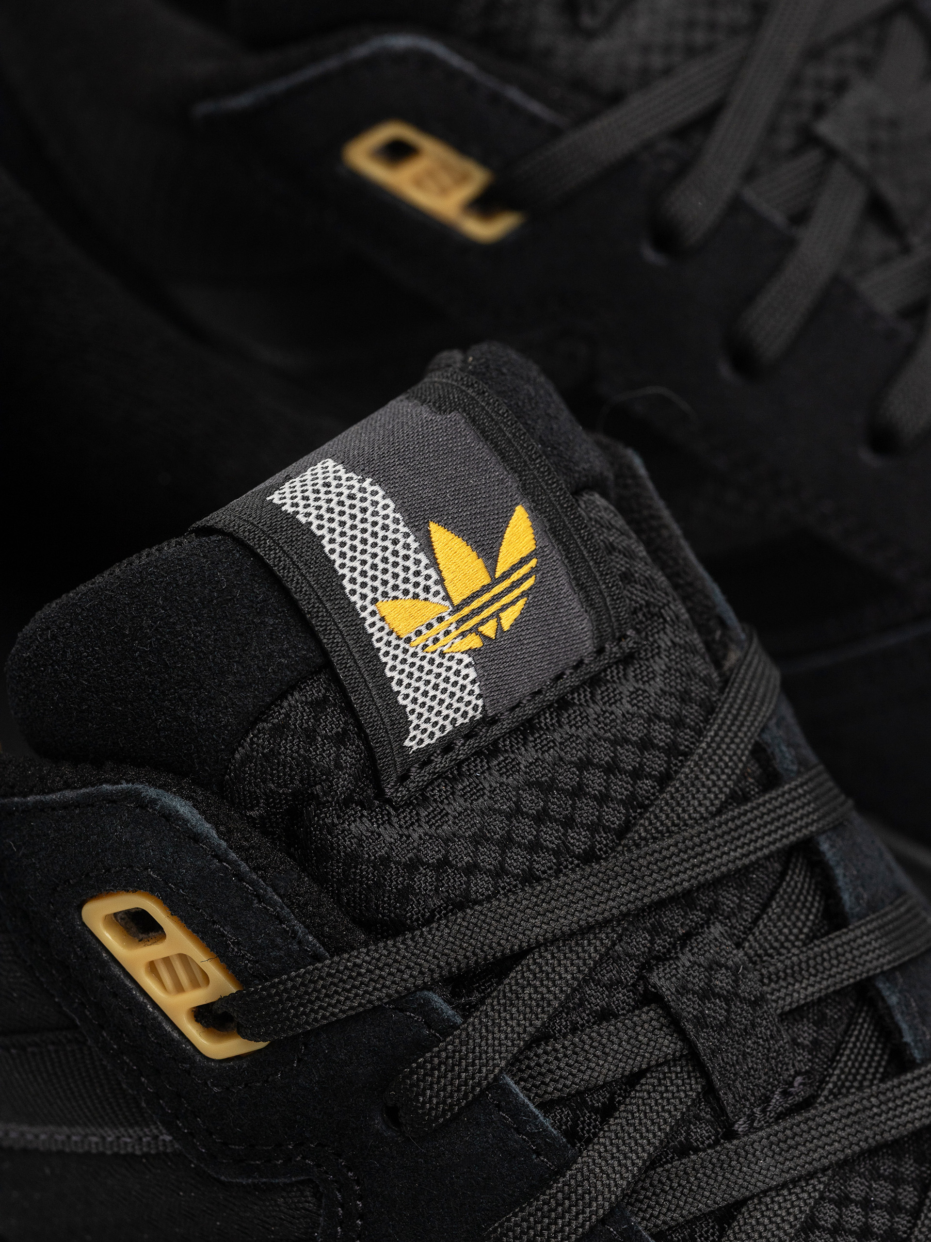 Pantofi adidas Tekkira Cup (carbon/carbon/cblack)