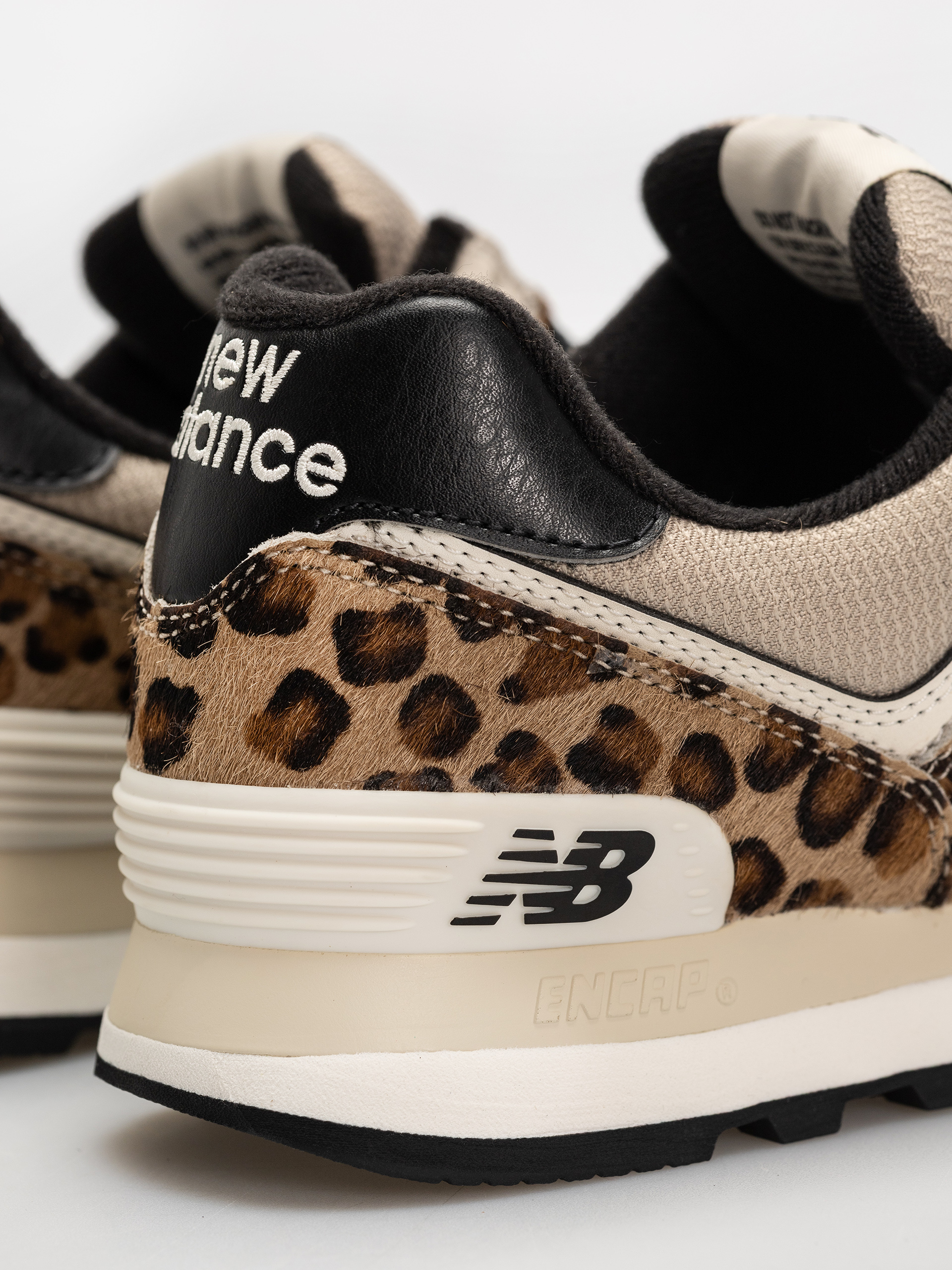 Pantofi New Balance 574 Wmn (stoneware/linen/black)