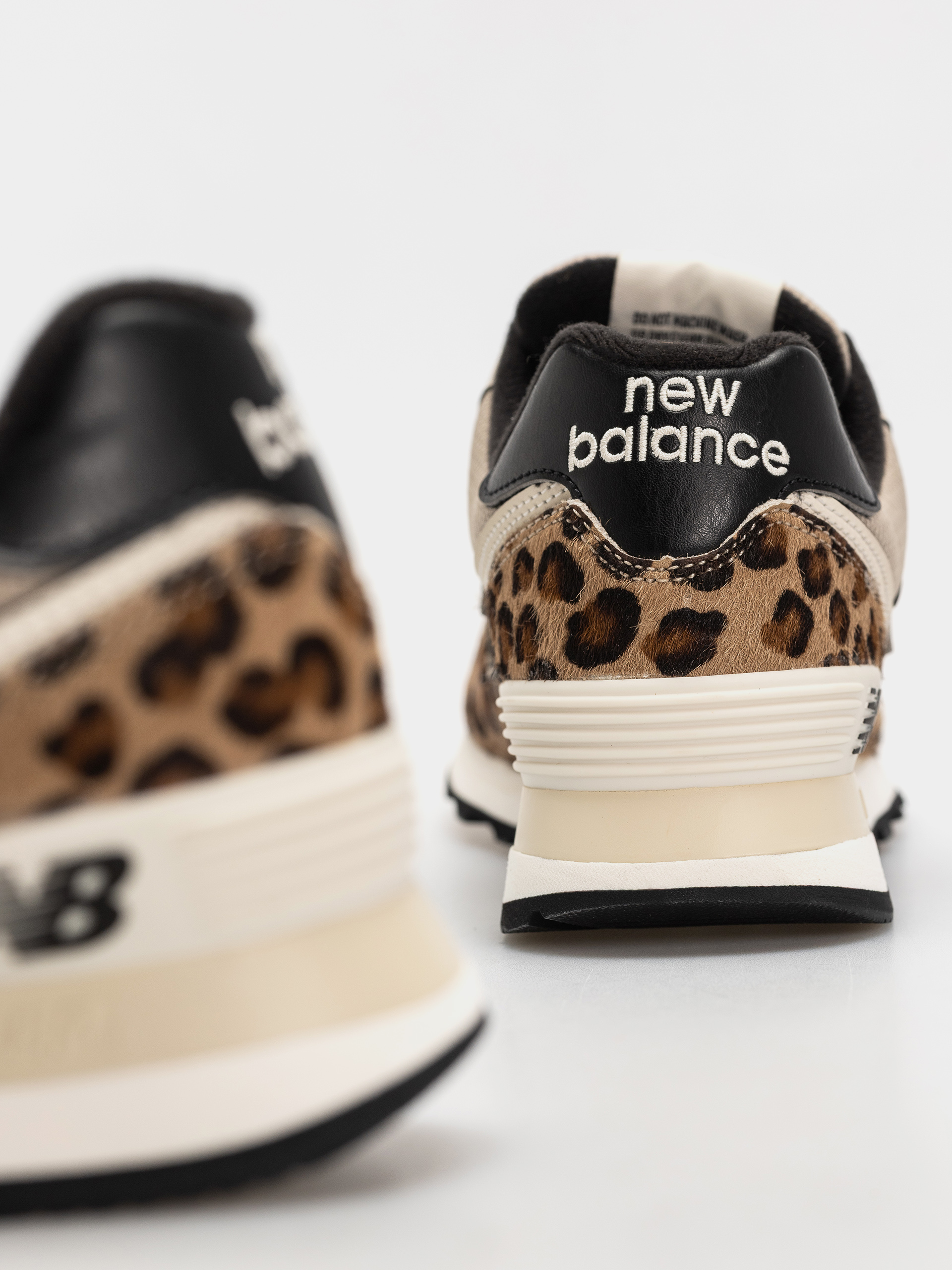 Pantofi New Balance 574 Wmn (stoneware/linen/black)