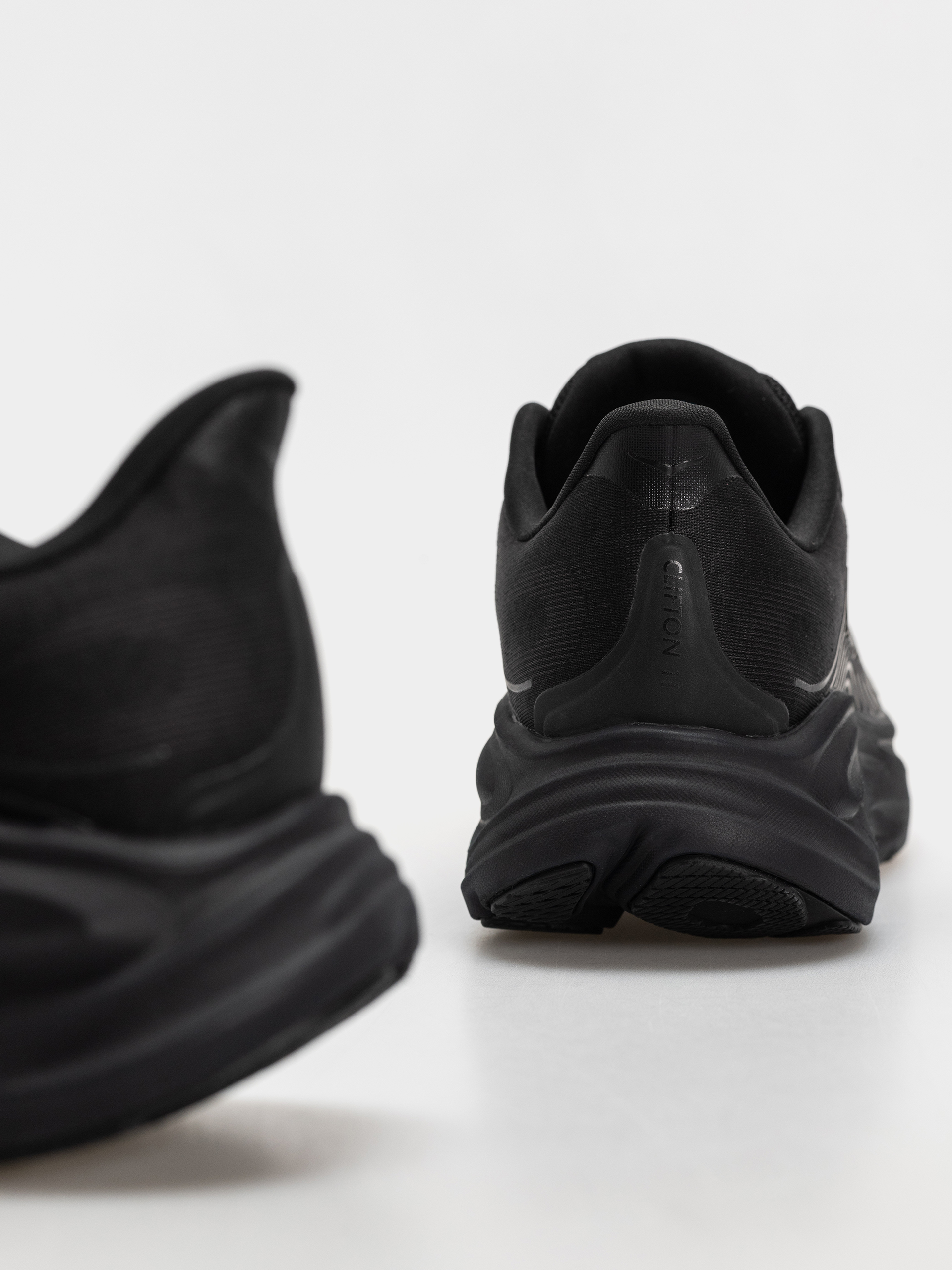 Pantofi Hoka Clifton 11 (black/black)