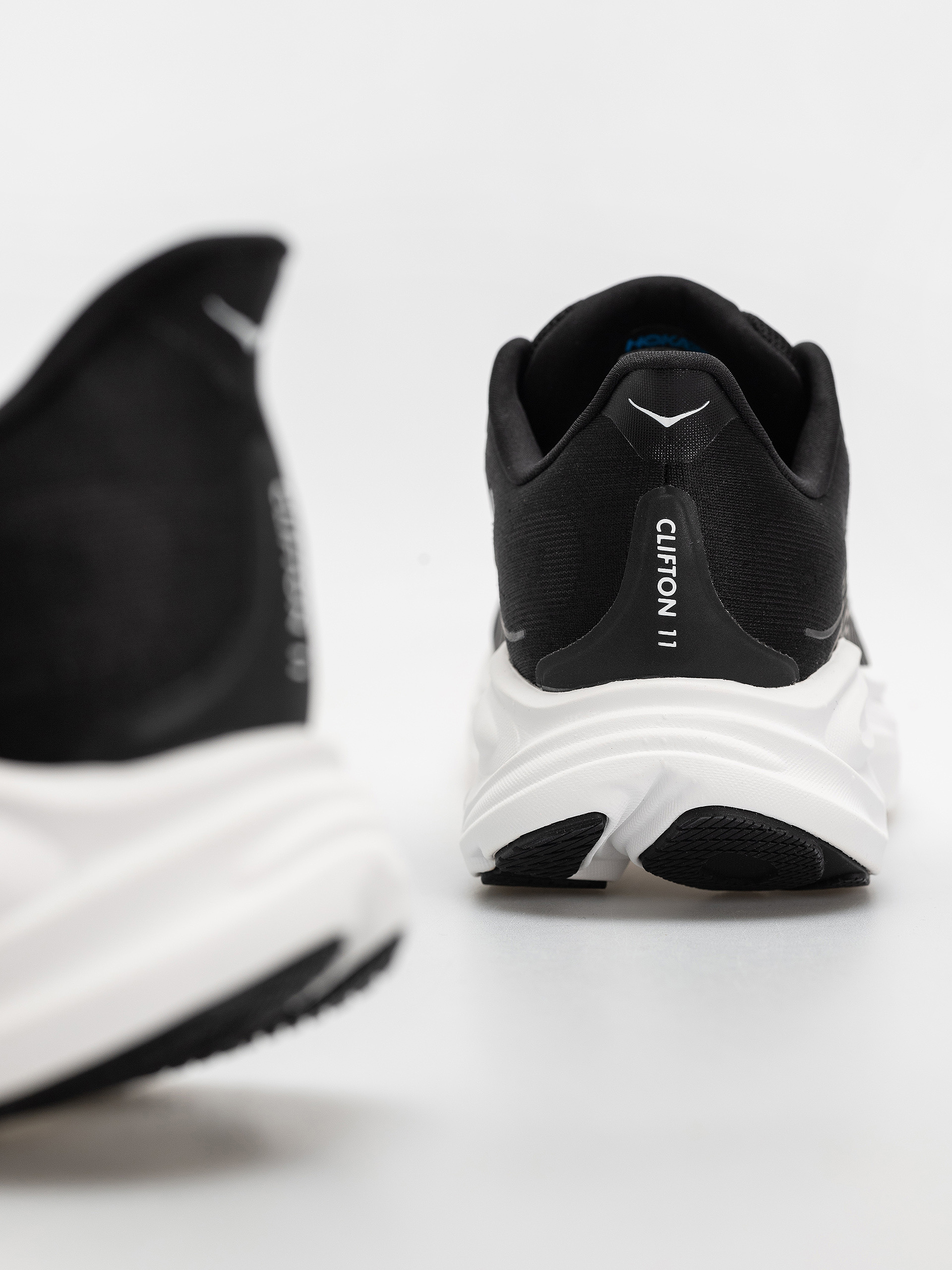 Pantofi Hoka Clifton 11 (black/white)